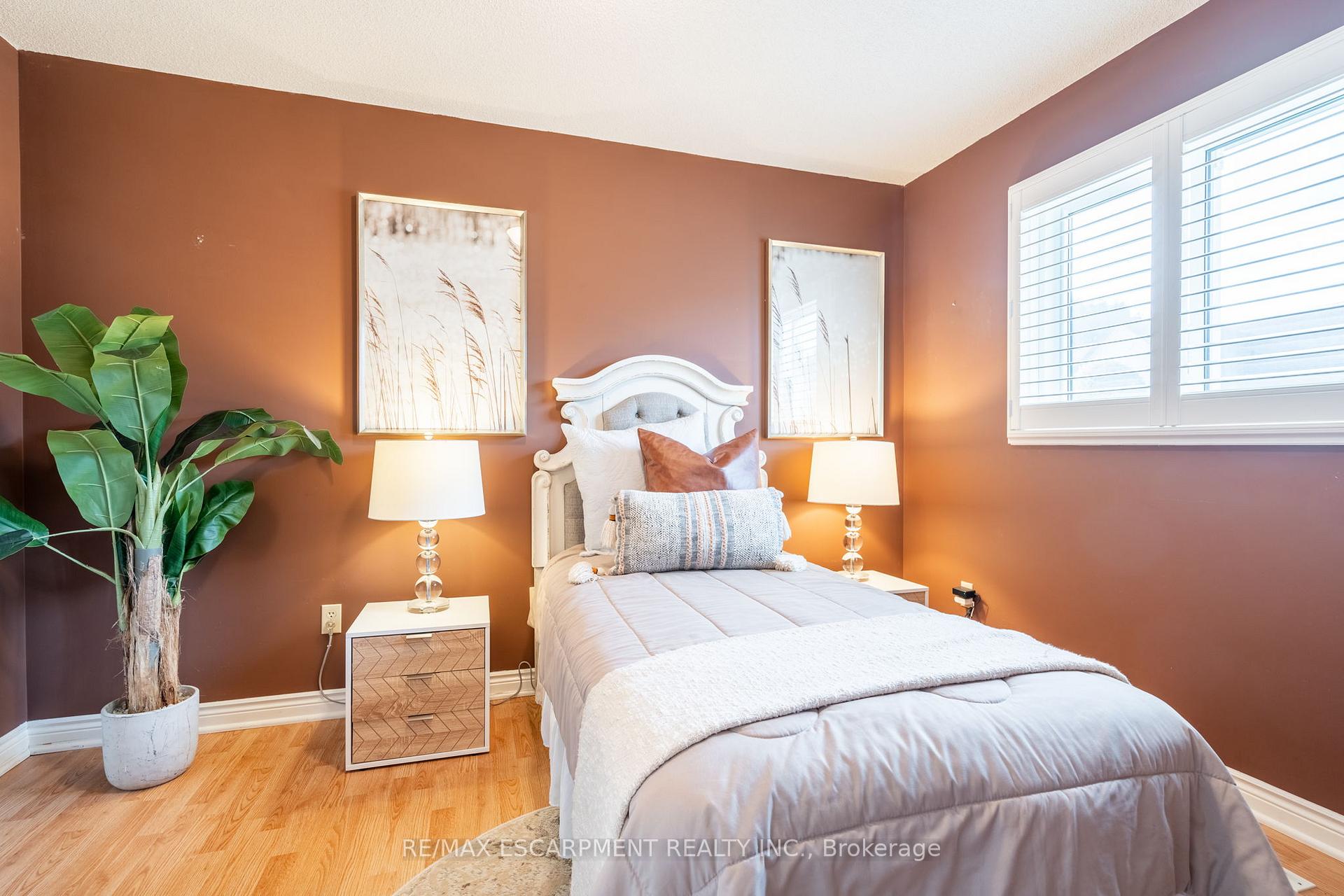 Photo 5 of Unit 35, 10 Wentworth Drive, Grimsby, Grimsby East — HOMEH