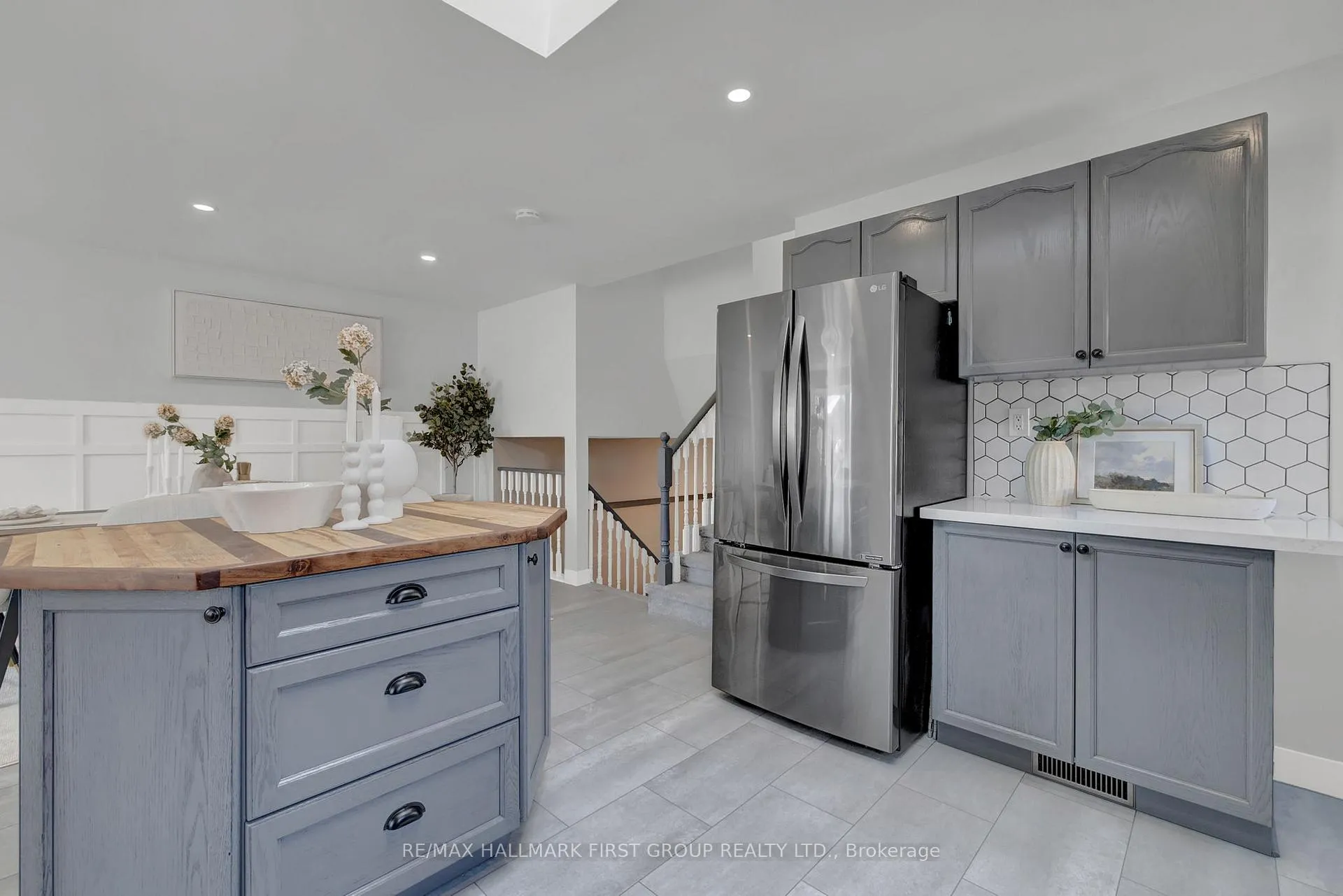 Photo 8 of 159 Sandringham Drive, Clarington, Courtice — HOMEH