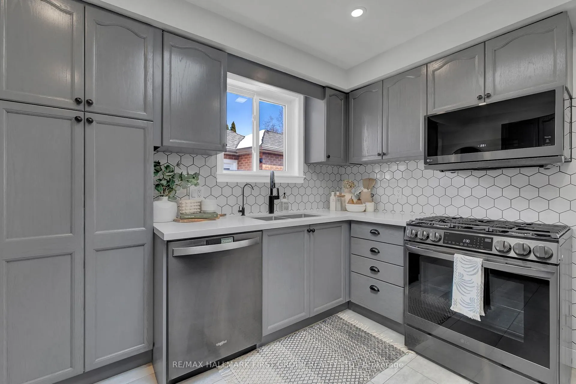 Photo 10 of 159 Sandringham Drive, Clarington, Courtice — HOMEH