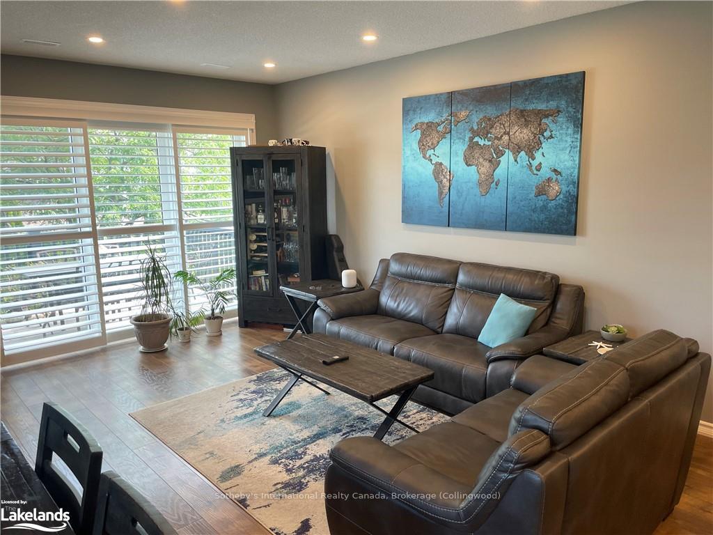 Photo 21 of 681 Johnston Park Avenue, Collingwood — HOMEH