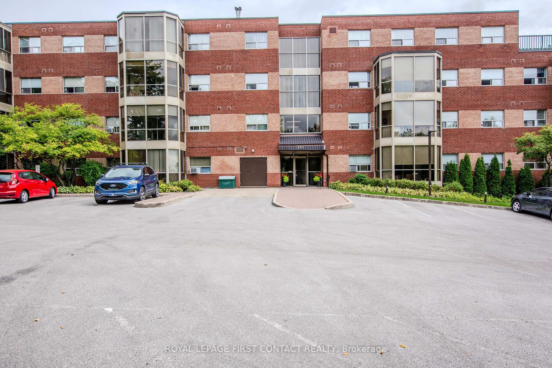 Photo 2 of Unit 401, 291 Blake Street, Barrie, North Shore — HOMEH