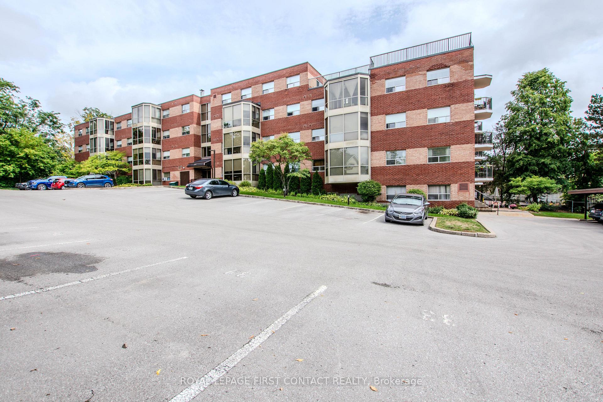 Photo 3 of Unit 401, 291 Blake Street, Barrie, North Shore — HOMEH