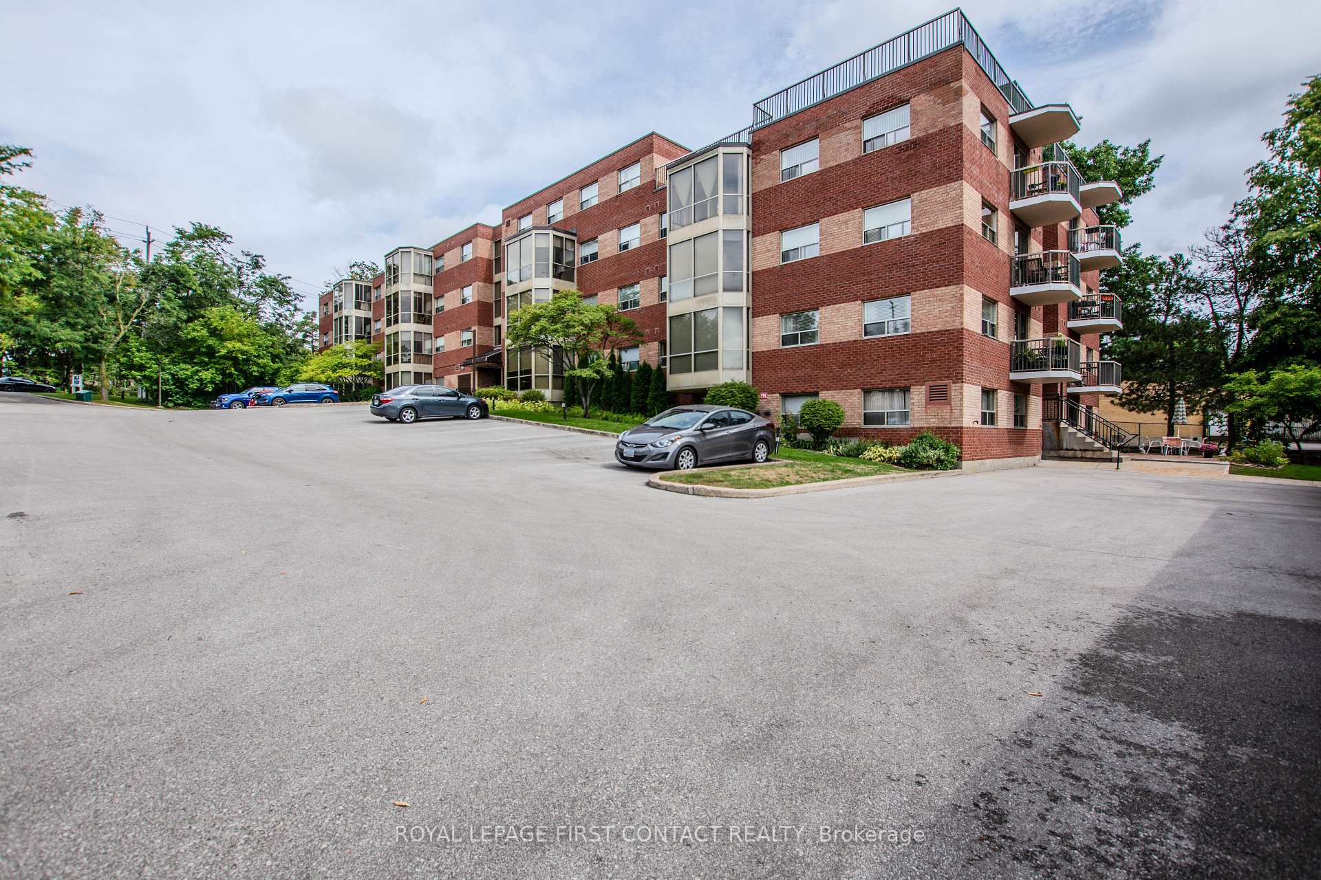 Photo 4 of Unit 401, 291 Blake Street, Barrie, North Shore — HOMEH
