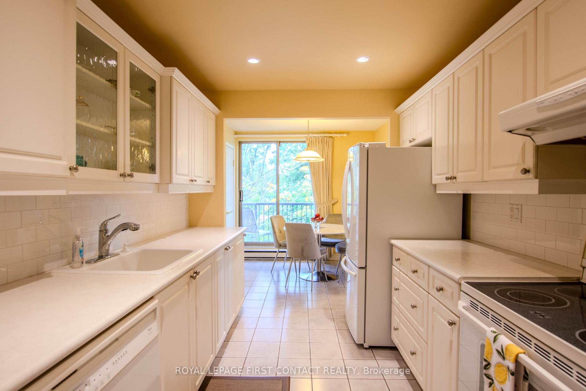 Photo 6 of Unit 401, 291 Blake Street, Barrie, North Shore — HOMEH