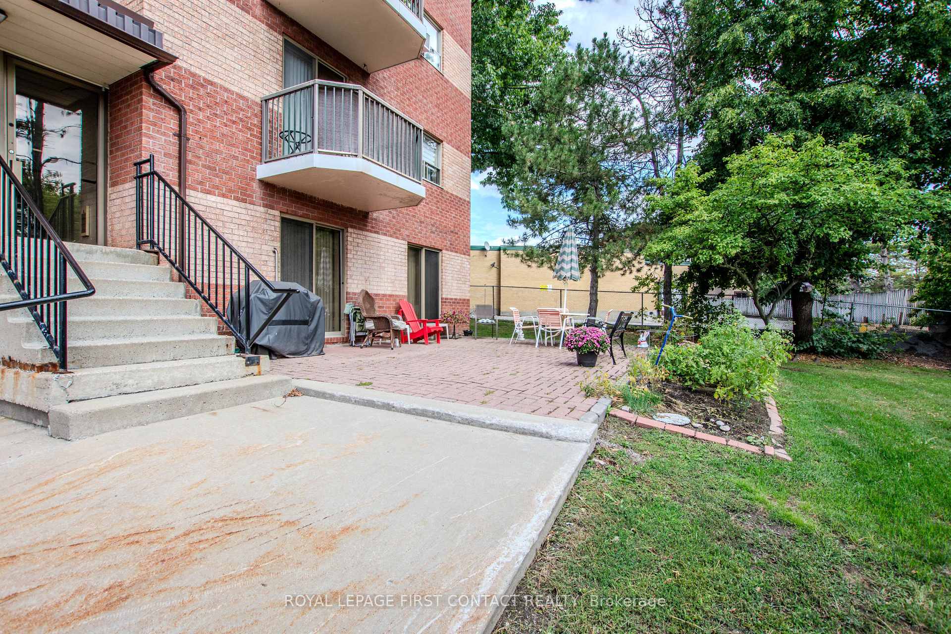 Photo 38 of Unit 401, 291 Blake Street, Barrie, North Shore — HOMEH