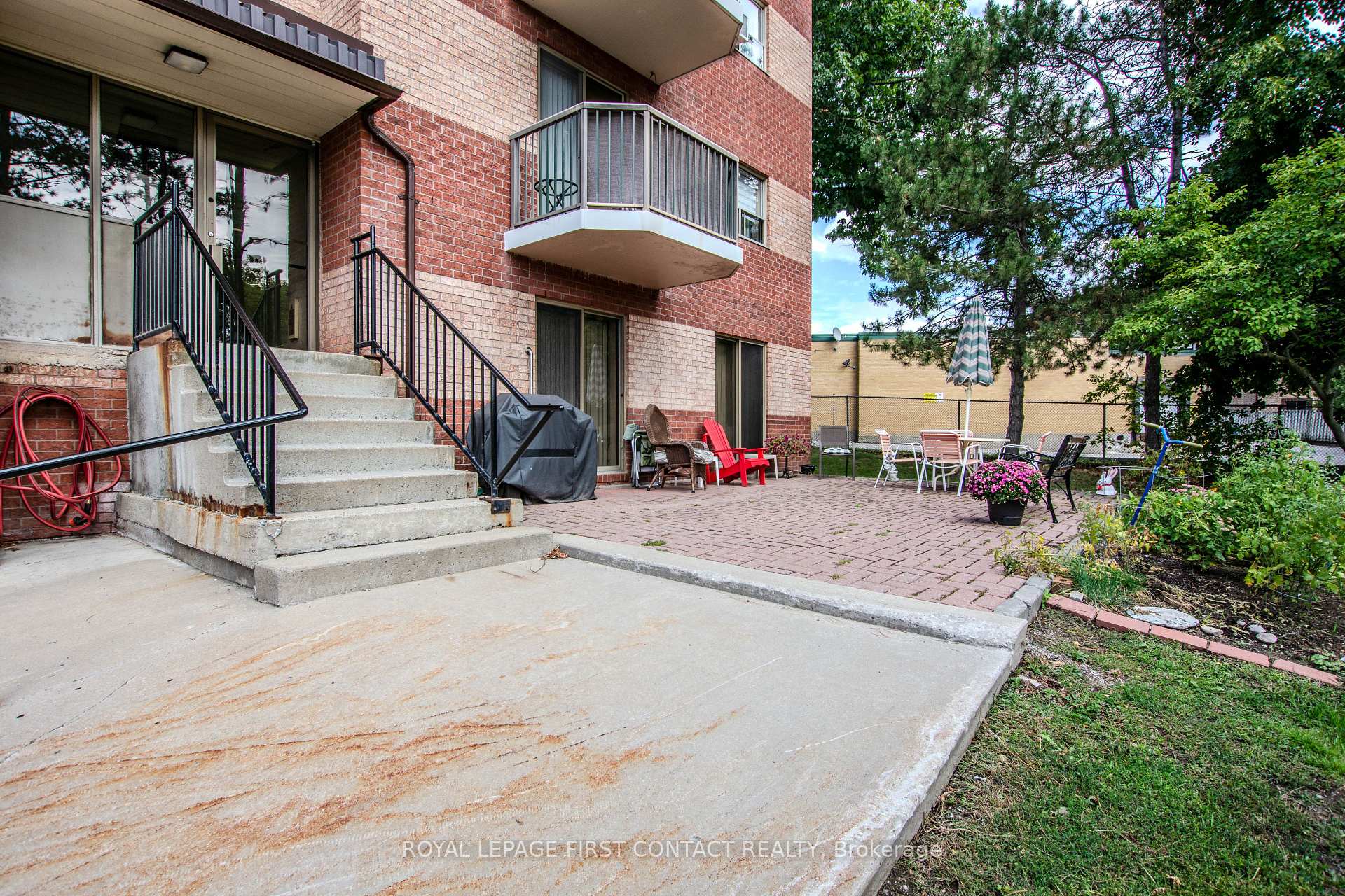 Photo 39 of Unit 401, 291 Blake Street, Barrie, North Shore — HOMEH