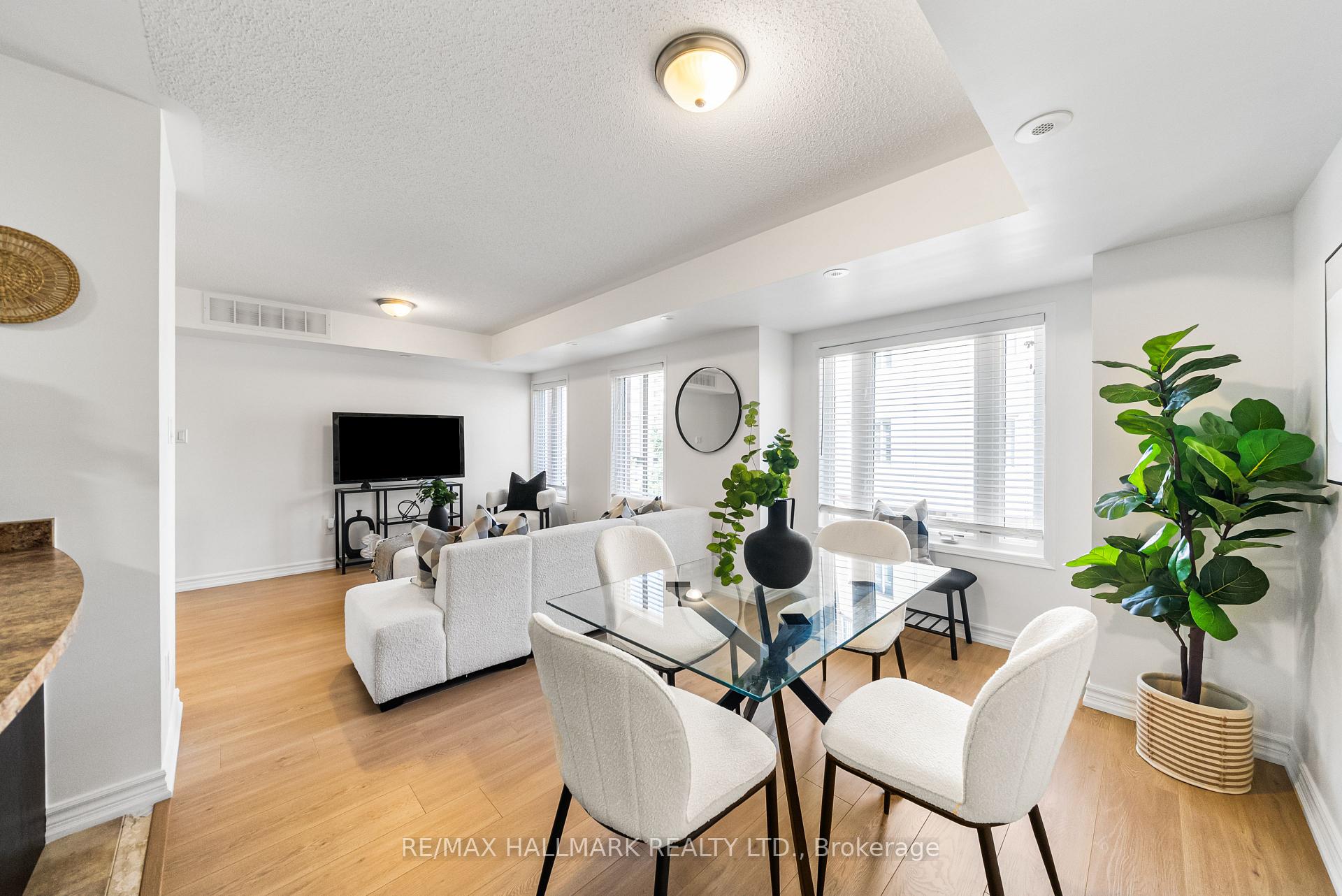 Photo 8 of Unit 213, 308 John Street, Markham, Aileen-Willowbrook — HOMEH