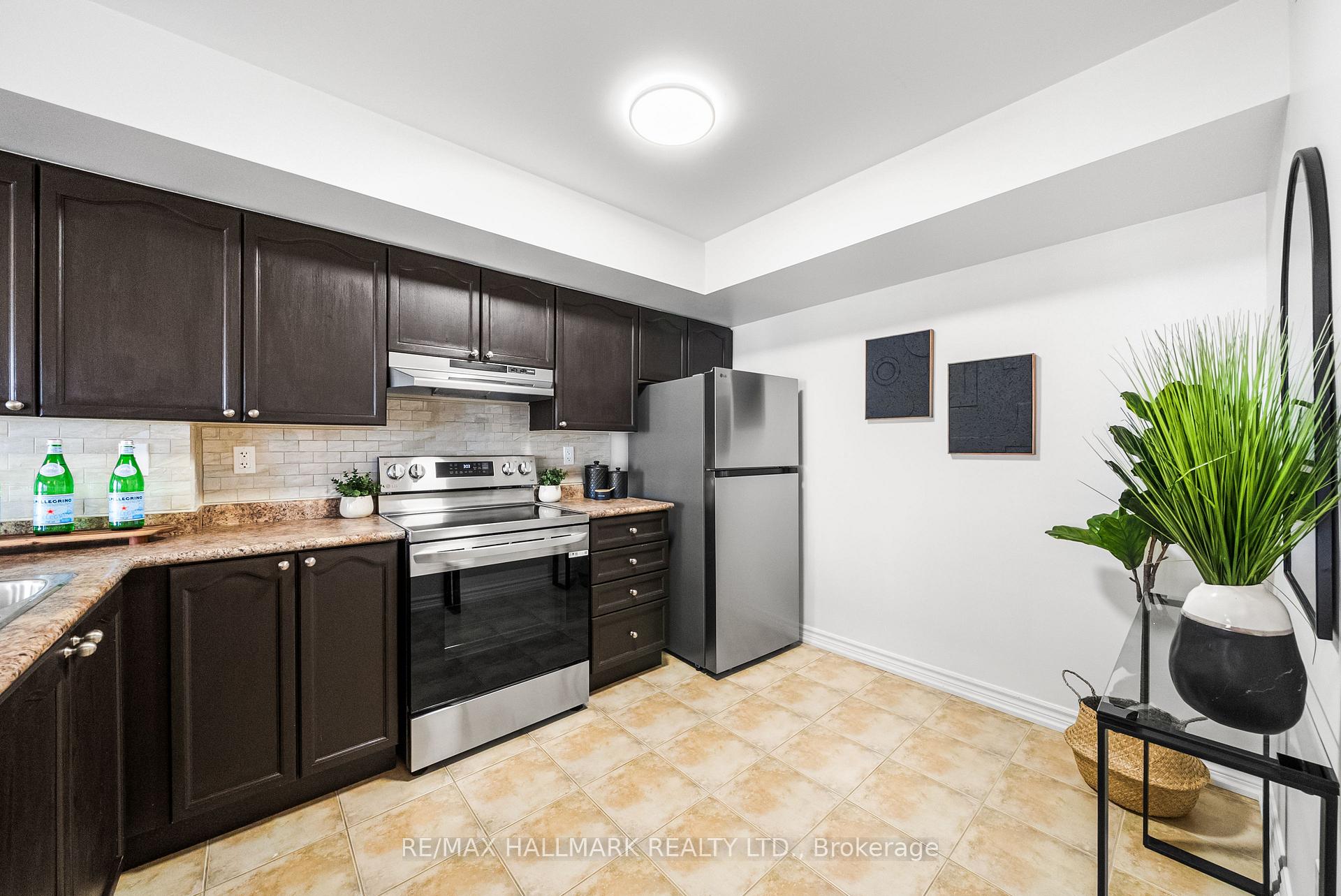 Photo 13 of Unit 213, 308 John Street, Markham, Aileen-Willowbrook — HOMEH