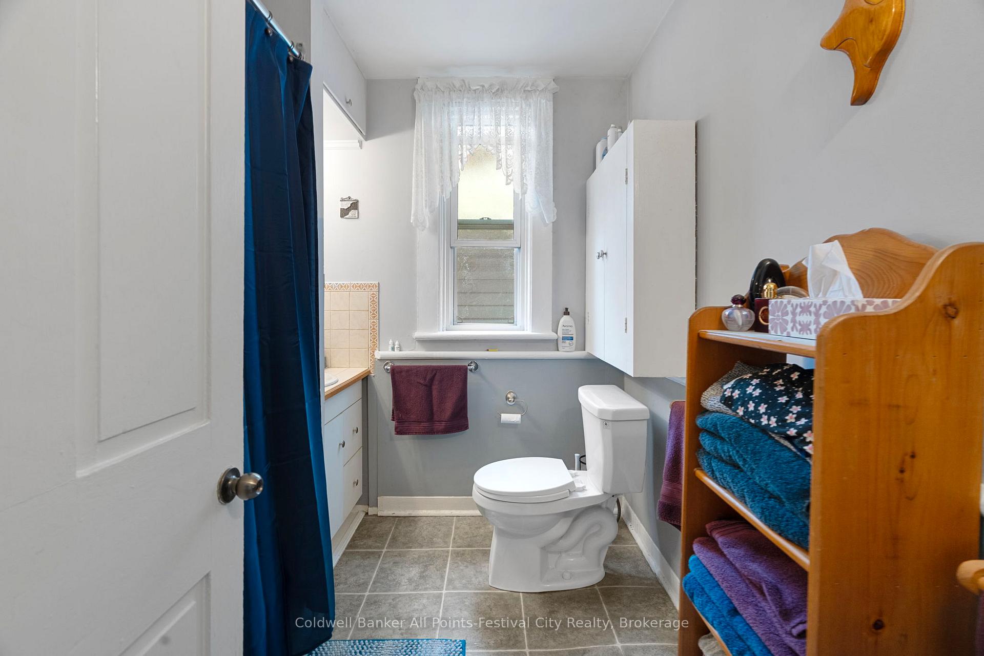 Photo 32 of 31 Victoria Street S, Goderich, Goderich (Town) — HOMEH