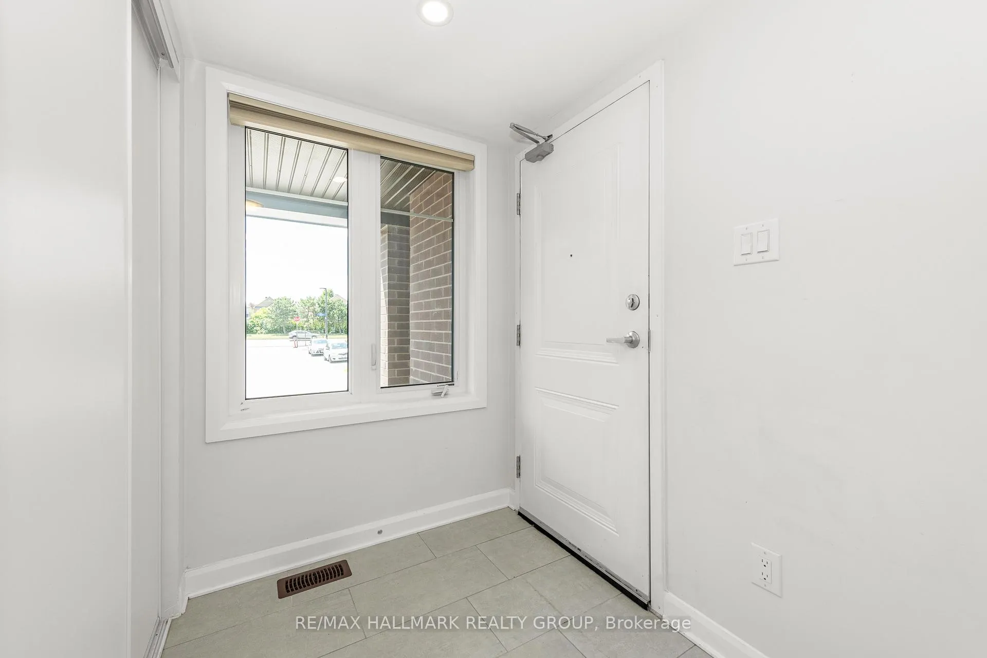 Photo 5 of Unit 16, 415 Eldorado Private, Ottawa, Kanata - Morgan's Grant/South March — HOMEH