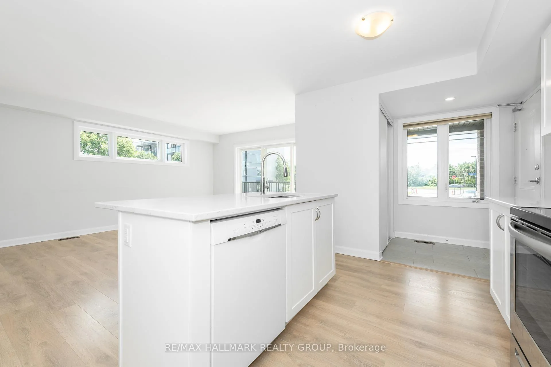 Photo 10 of Unit 16, 415 Eldorado Private, Ottawa, Kanata - Morgan's Grant/South March — HOMEH