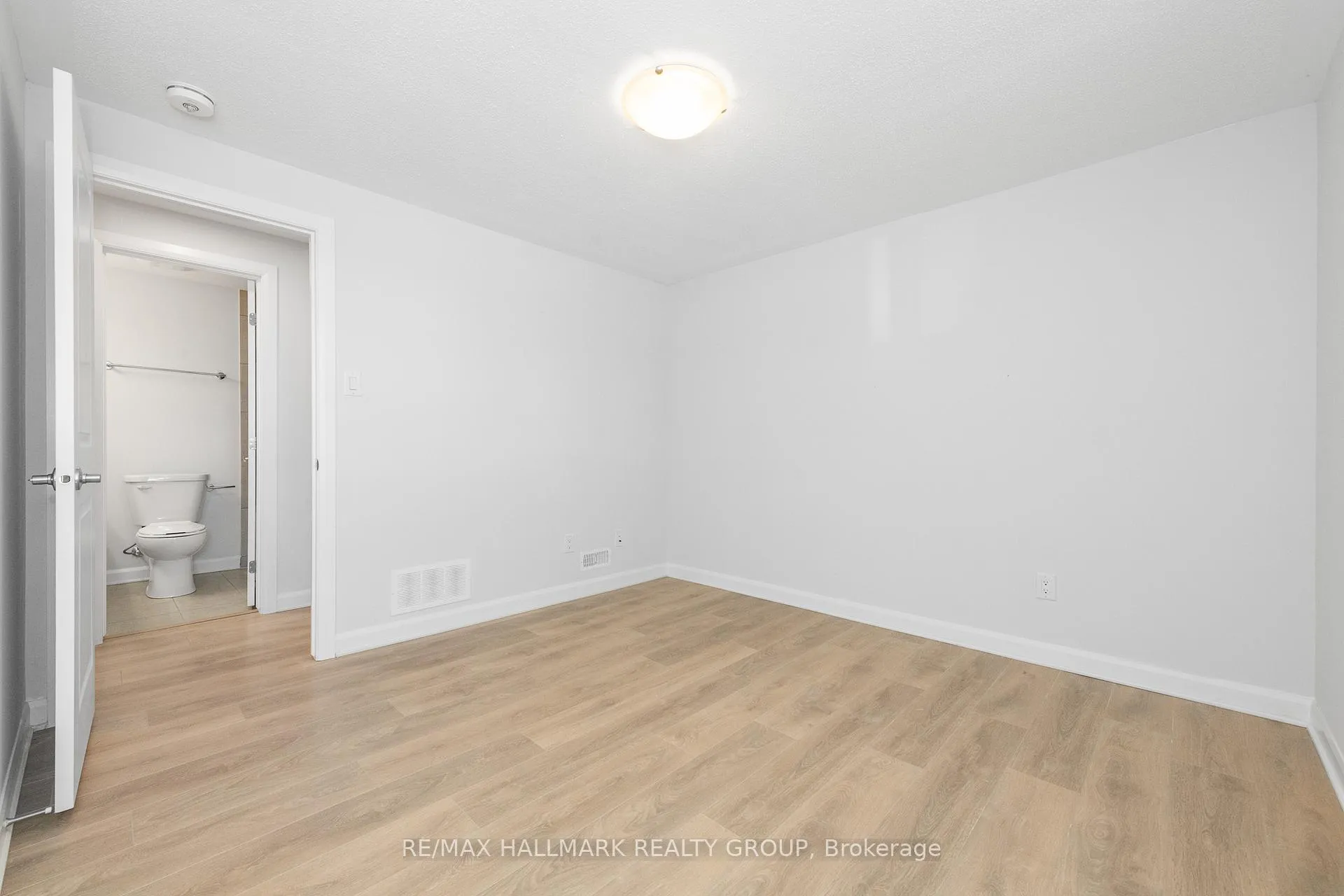 Photo 23 of Unit 16, 415 Eldorado Private, Ottawa, Kanata - Morgan's Grant/South March — HOMEH