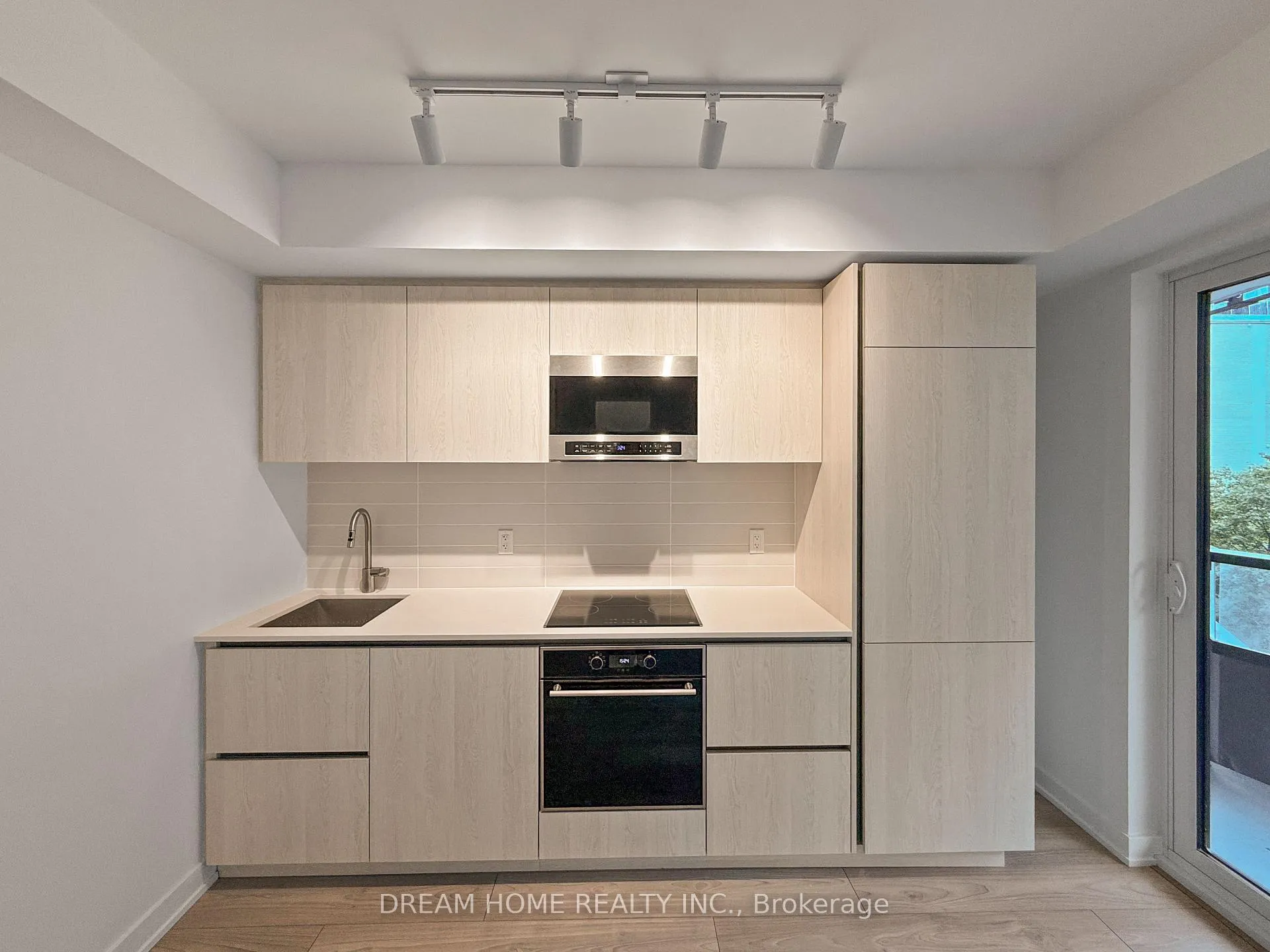 Photo 4 of Unit 515, 120 Broadway Avenue, Toronto, Mount Pleasant West — HOMEH