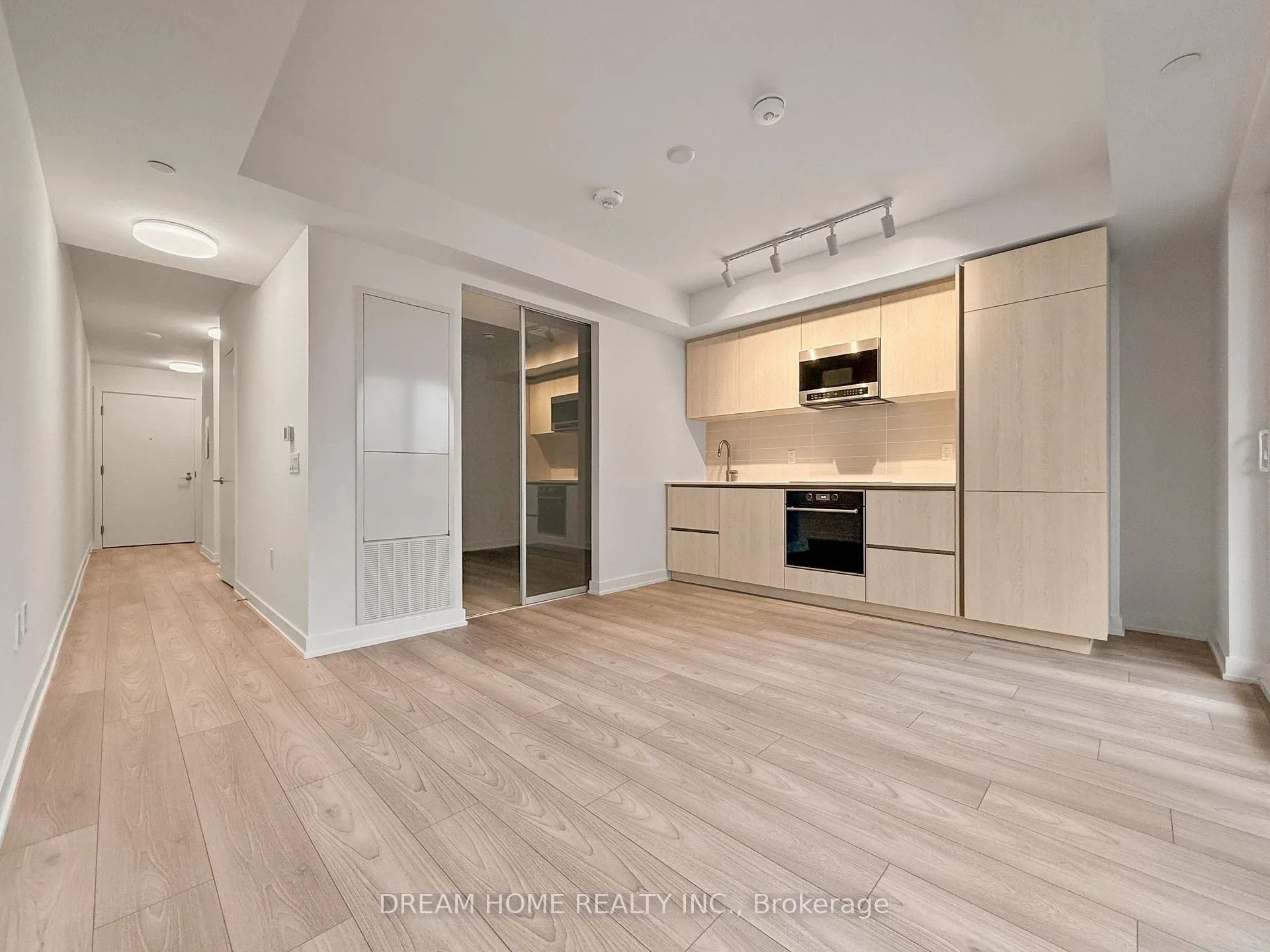 Photo 6 of Unit 515, 120 Broadway Avenue, Toronto, Mount Pleasant West — HOMEH
