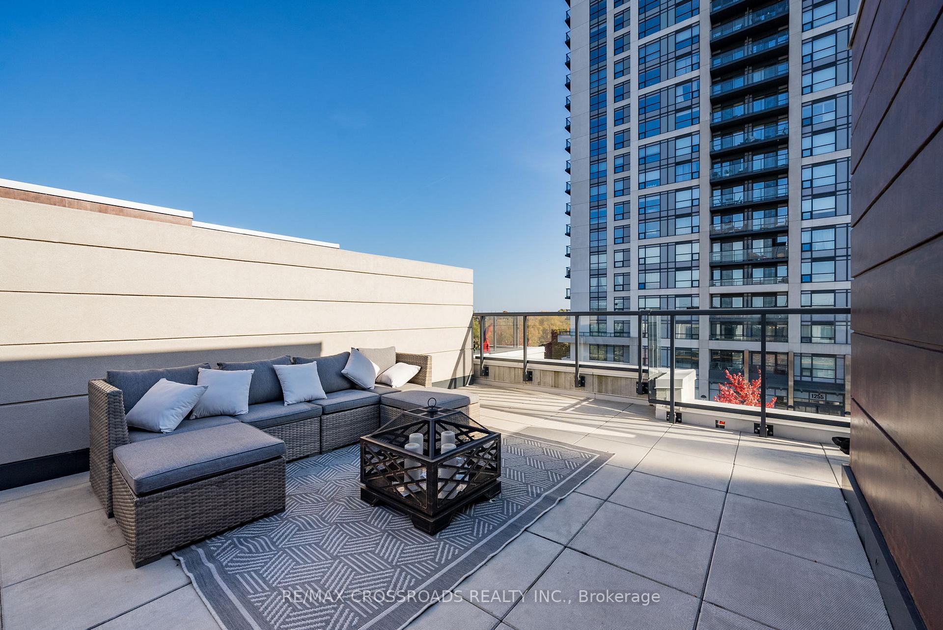 Front of Unit Th16, 1245 Bayly Street