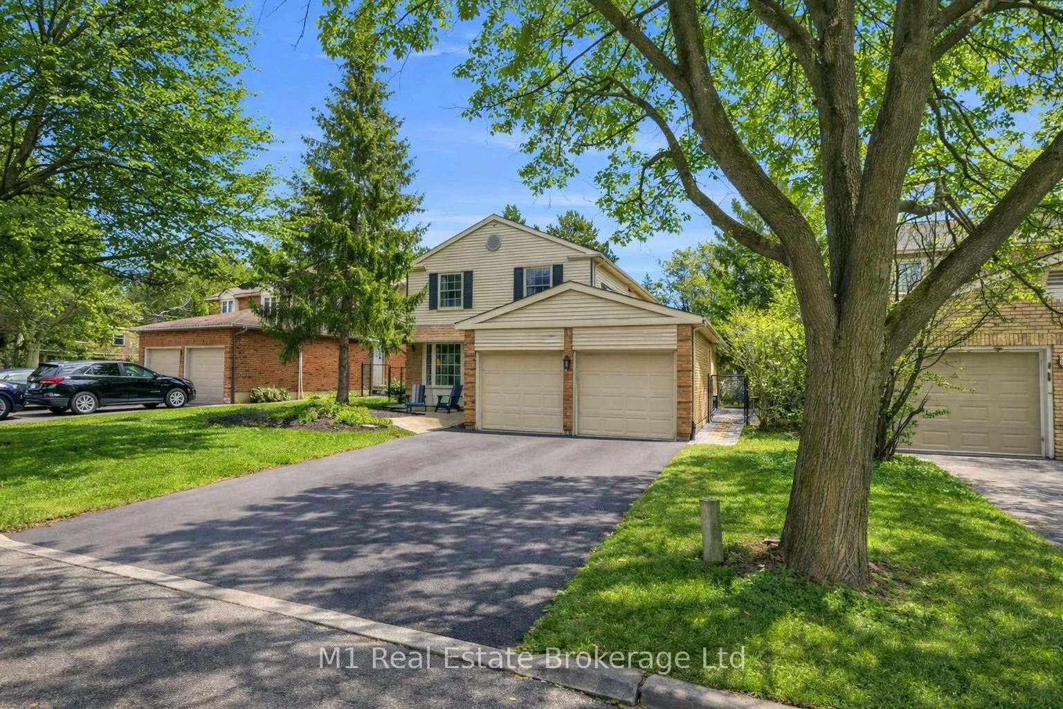 Photo 2 of 320 Tatlock Drive, Waterloo — HOMEH
