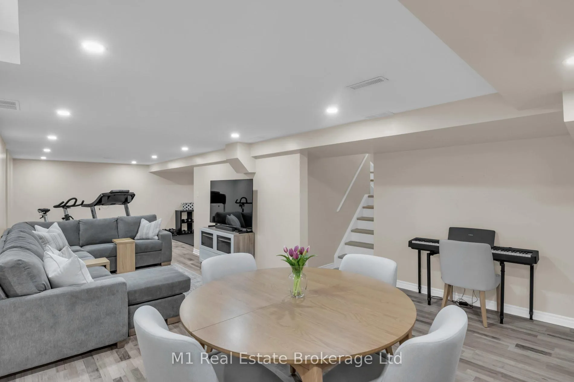 Photo 35 of 320 Tatlock Drive, Waterloo — HOMEH
