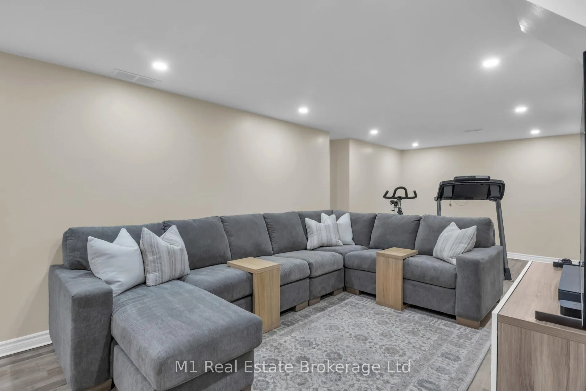 Photo 36 of 320 Tatlock Drive, Waterloo — HOMEH