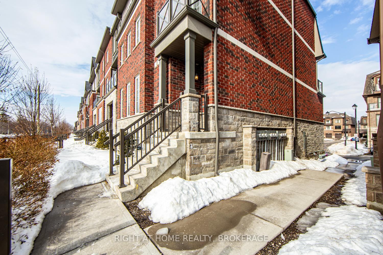 Photo 3 of Unit 62, 445 Ontario Street S, Milton, Timberlea — HOMEH