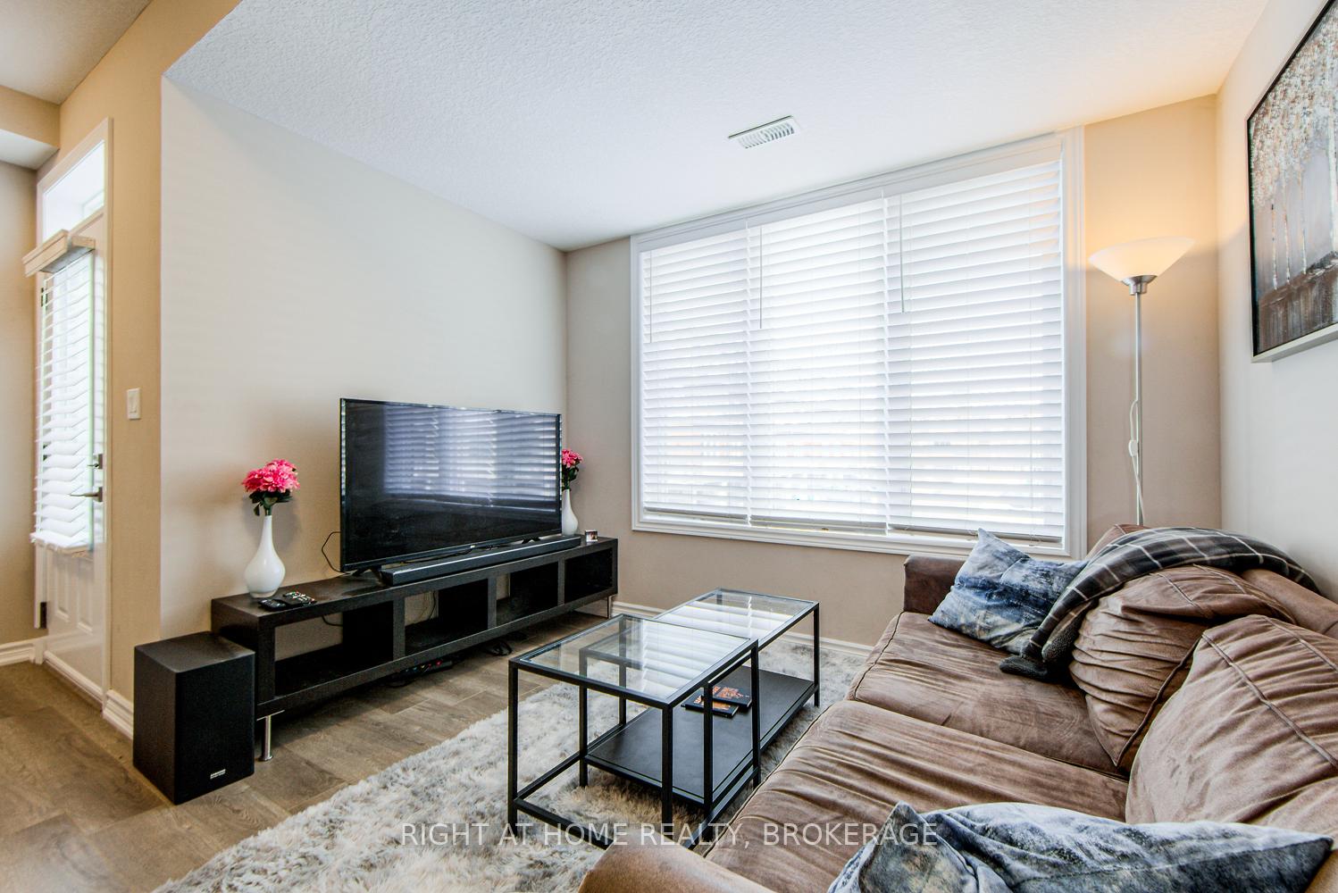 Photo 10 of Unit 62, 445 Ontario Street S, Milton, Timberlea — HOMEH