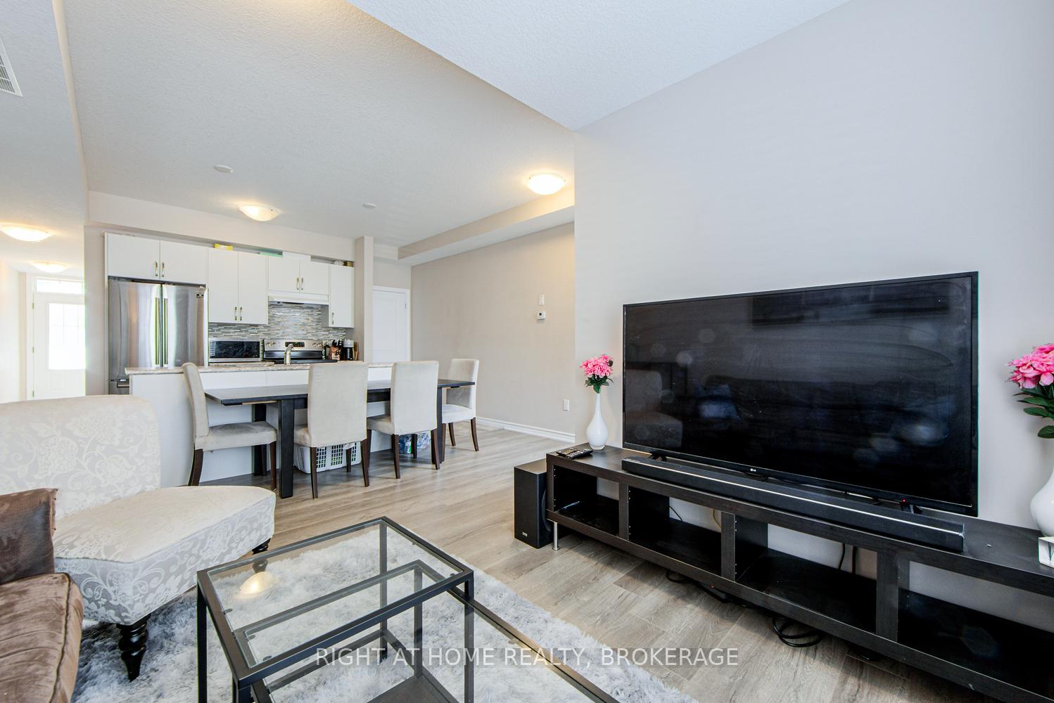 Photo 13 of Unit 62, 445 Ontario Street S, Milton, Timberlea — HOMEH