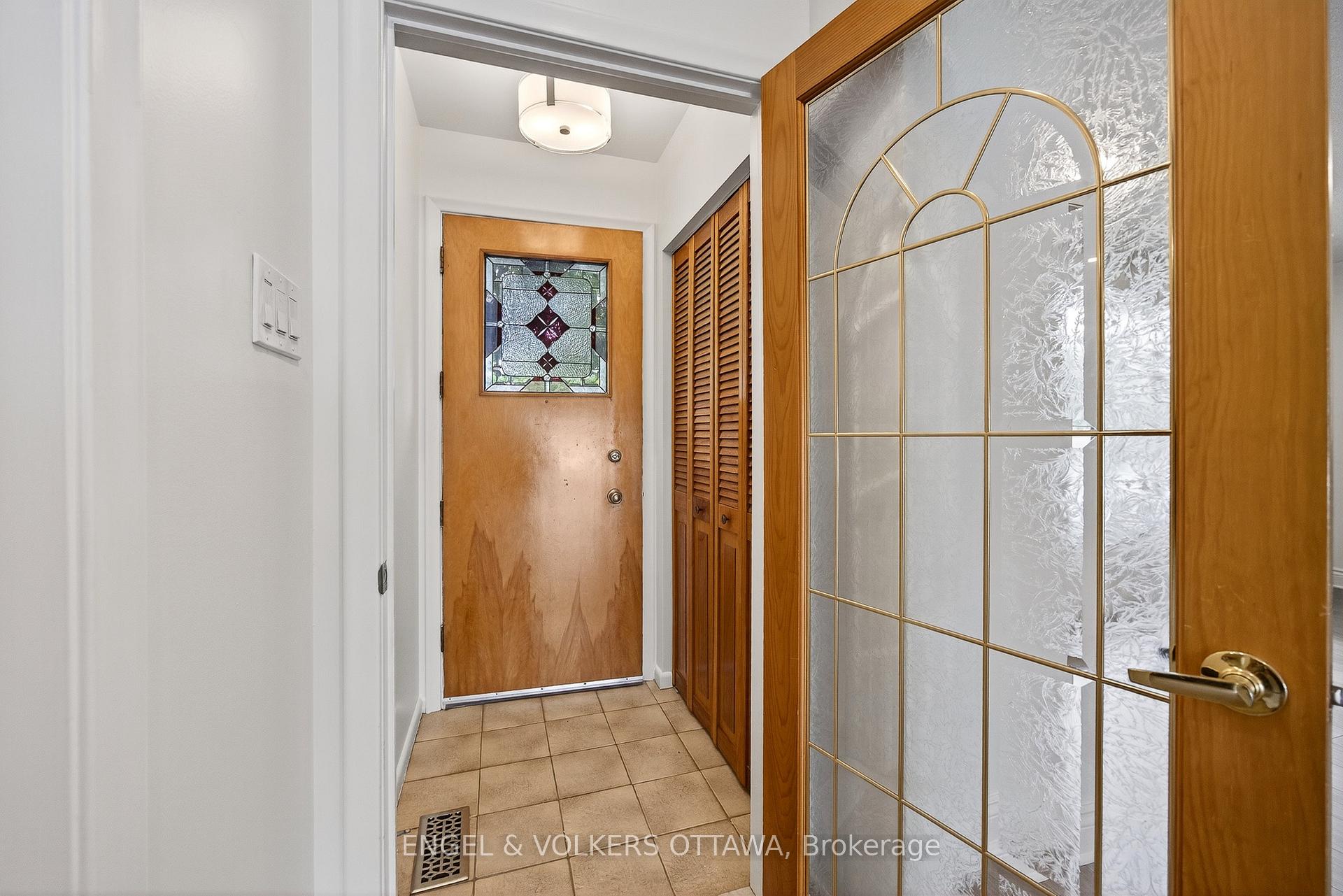 Photo 4 of 723 Halstead Street, Ottawa, Elmvale Acres — HOMEH
