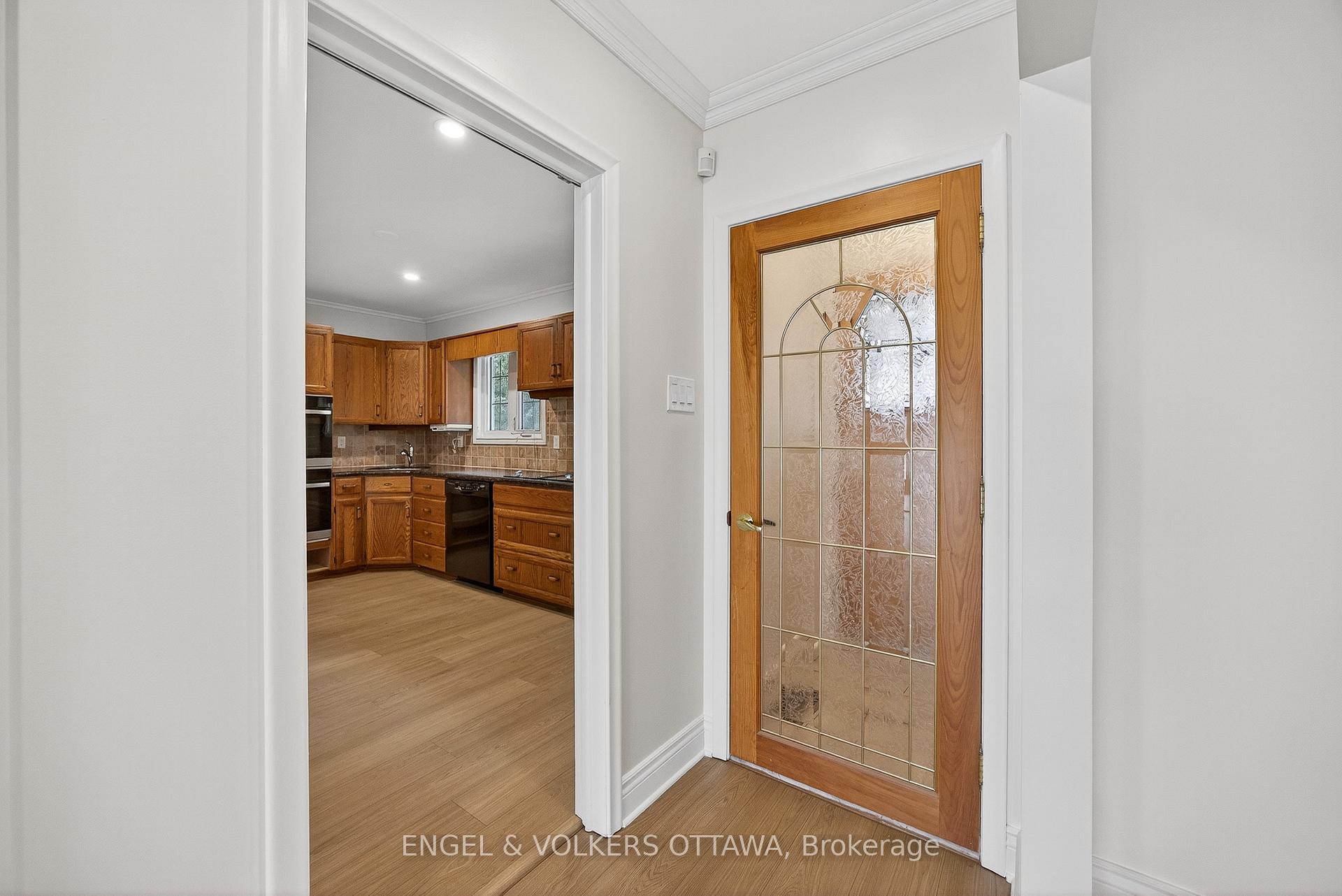 Photo 8 of 723 Halstead Street, Ottawa, Elmvale Acres — HOMEH