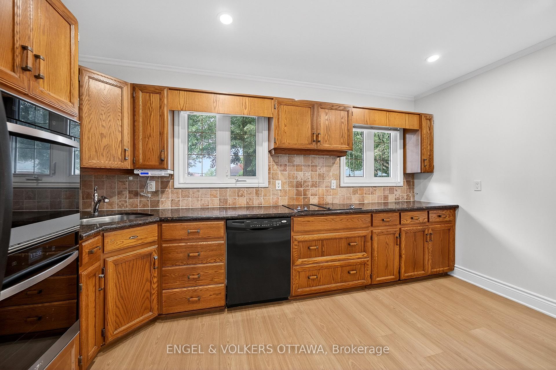 Photo 11 of 723 Halstead Street, Ottawa, Elmvale Acres — HOMEH