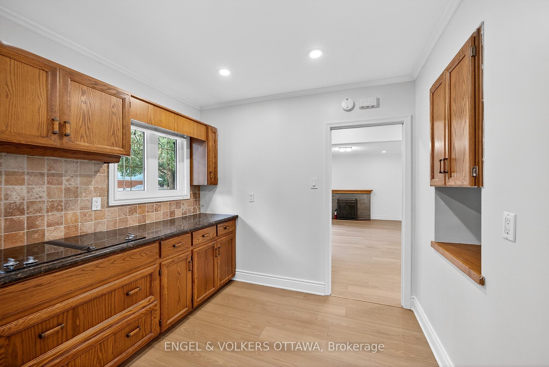 Photo 12 of 723 Halstead Street, Ottawa, Elmvale Acres — HOMEH