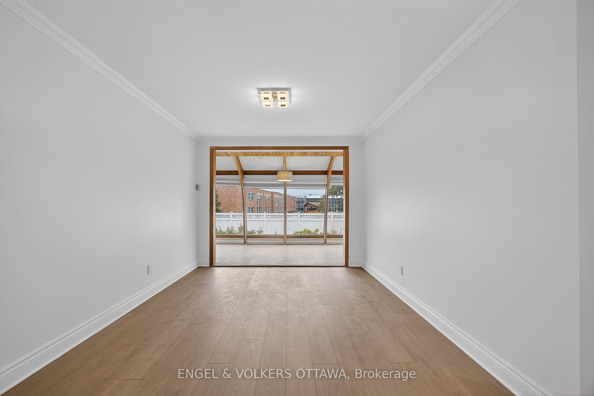 Photo 13 of 723 Halstead Street, Ottawa, Elmvale Acres — HOMEH