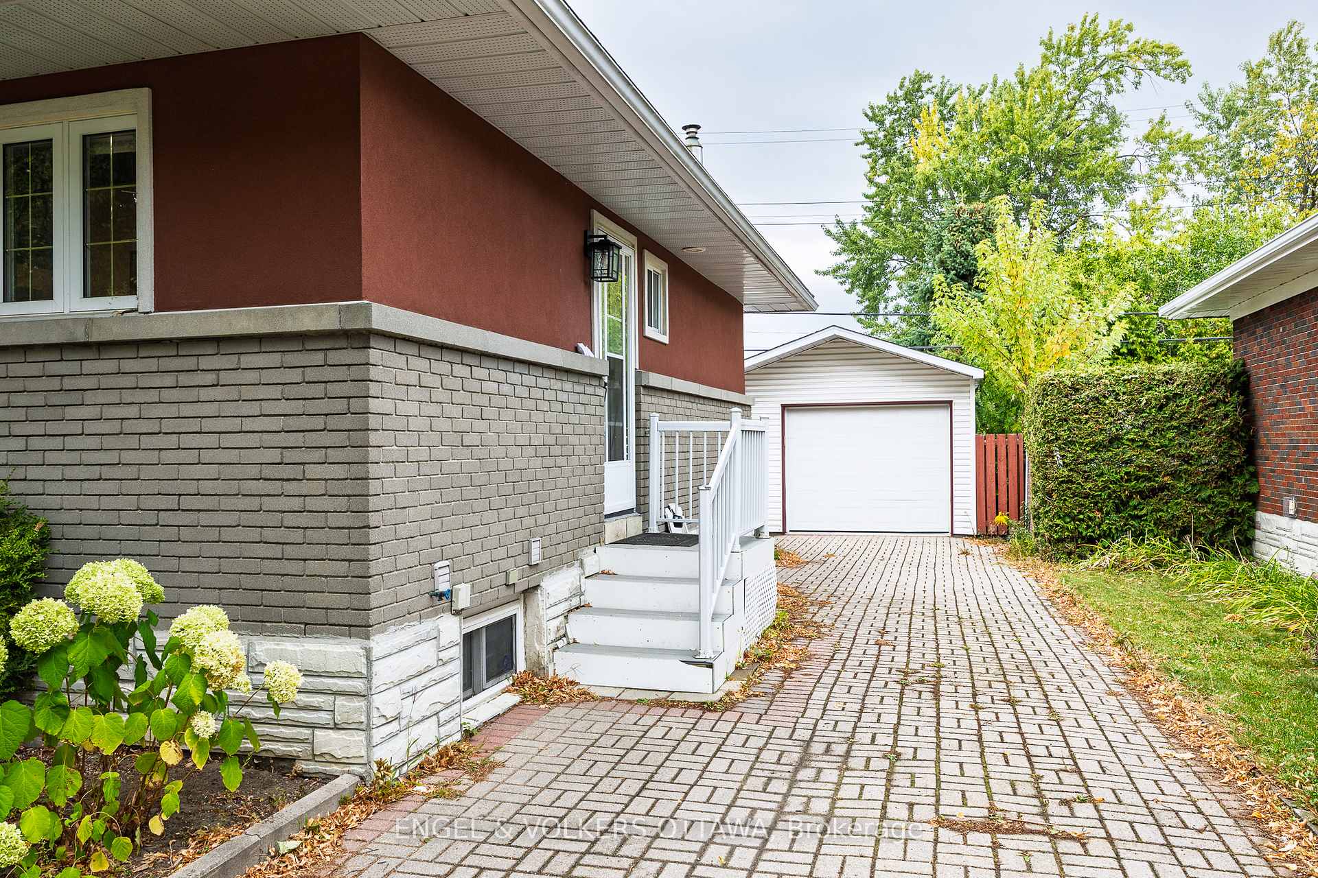 Photo 32 of 723 Halstead Street, Ottawa, Elmvale Acres — HOMEH