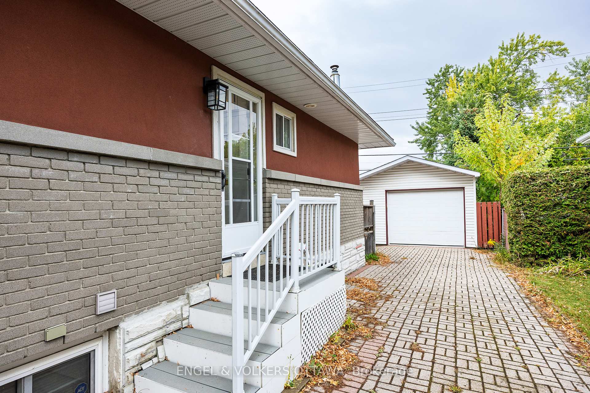 Photo 33 of 723 Halstead Street, Ottawa, Elmvale Acres — HOMEH