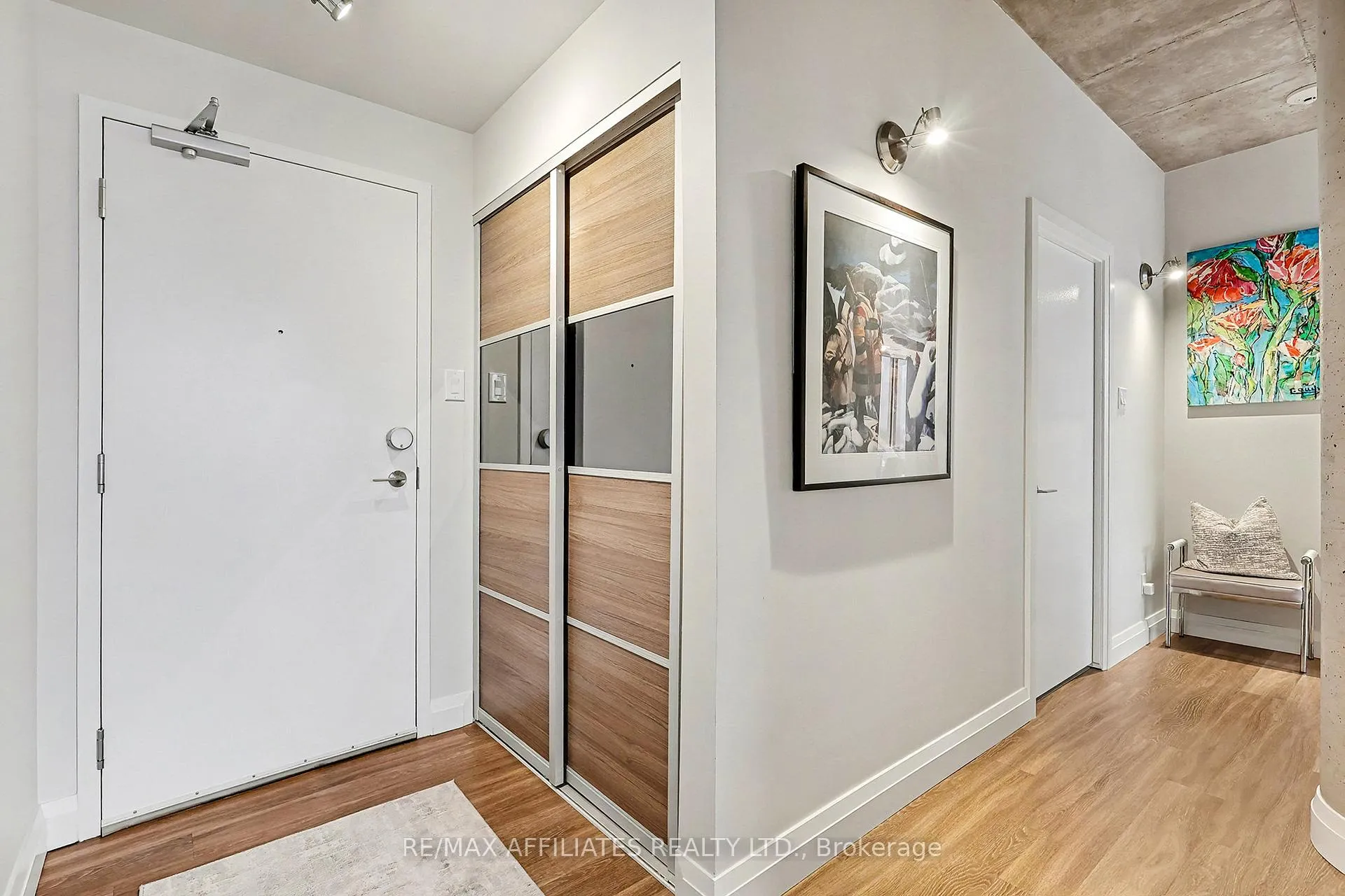 Photo 3 of Unit 710, 354 Gladstone Avenue, Ottawa, Ottawa Centre — HOMEH