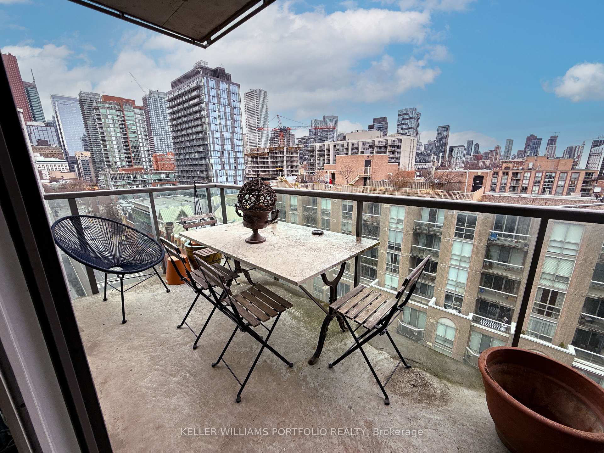 Photo 7 of Unit 1201, 333 Adelaide Street E, Toronto, Moss Park — HOMEH