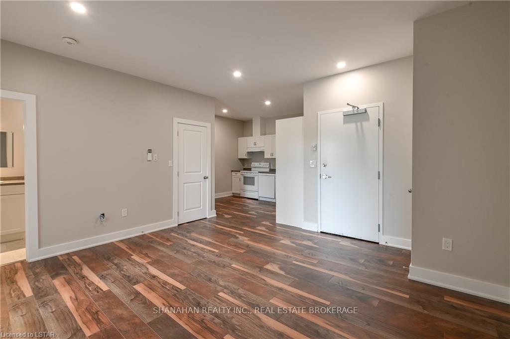 Photo 8 of Unit 4, 5303 Nauvoo Road, Warwick — HOMEH
