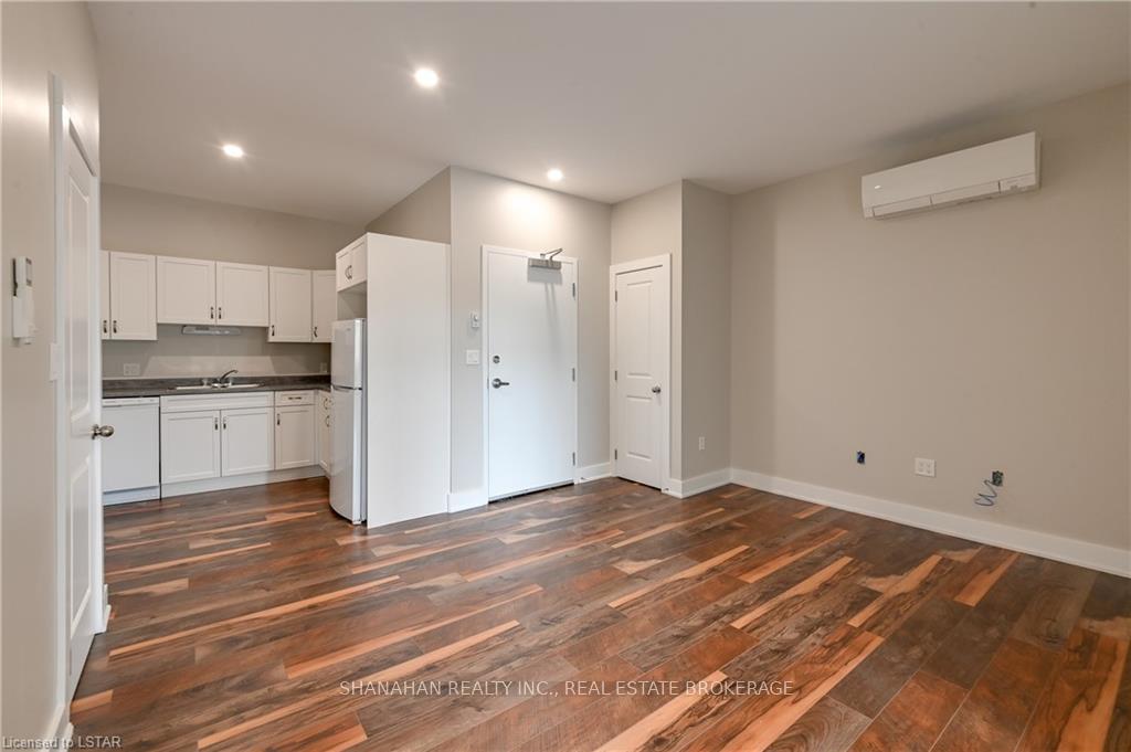 Photo 9 of Unit 4, 5303 Nauvoo Road, Warwick — HOMEH