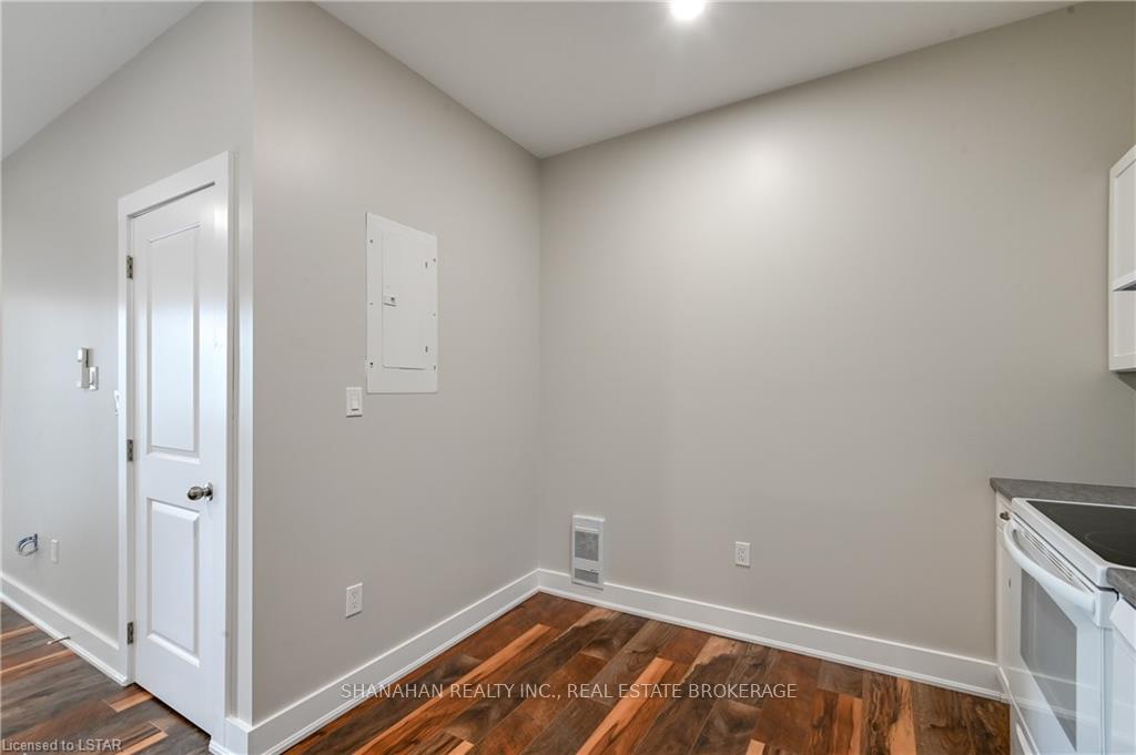 Photo 13 of Unit 4, 5303 Nauvoo Road, Warwick — HOMEH