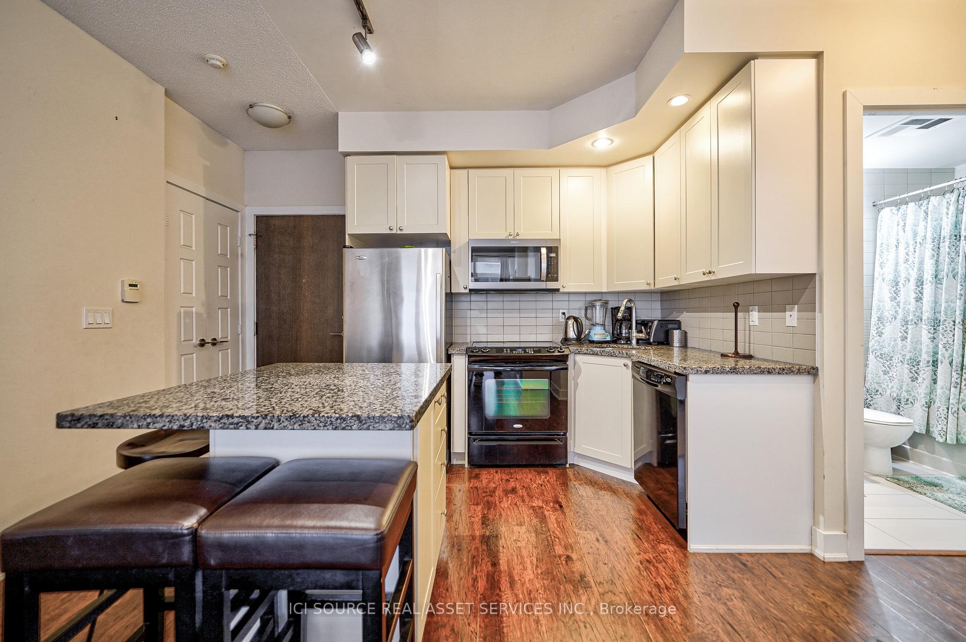 Front of Unit 2801, 28 Linden Street