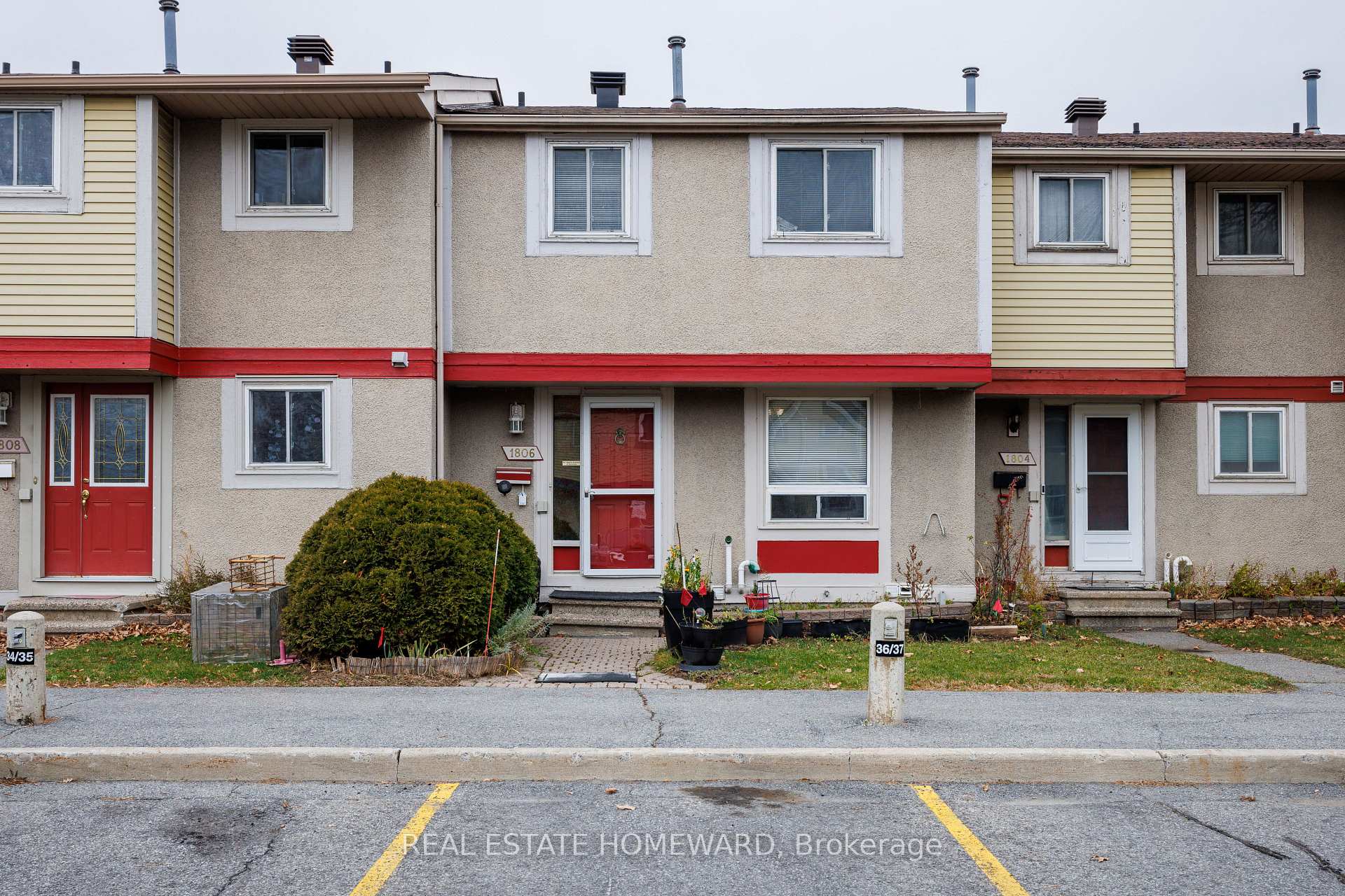Photo 2 of 1806 Stonehenge Crescent, Ottawa, Pineview — HOMEH
