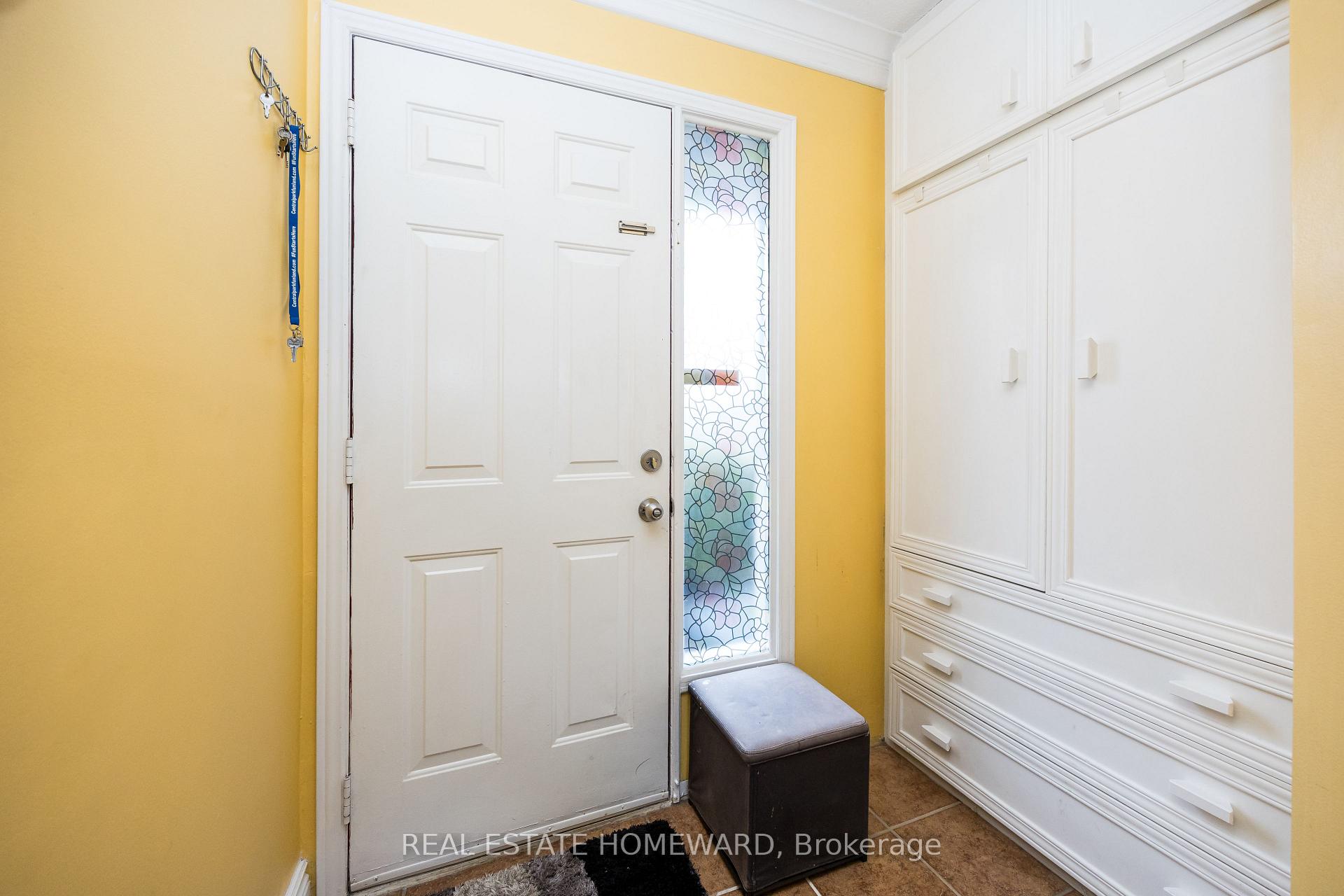 Photo 4 of 1806 Stonehenge Crescent, Ottawa, Pineview — HOMEH