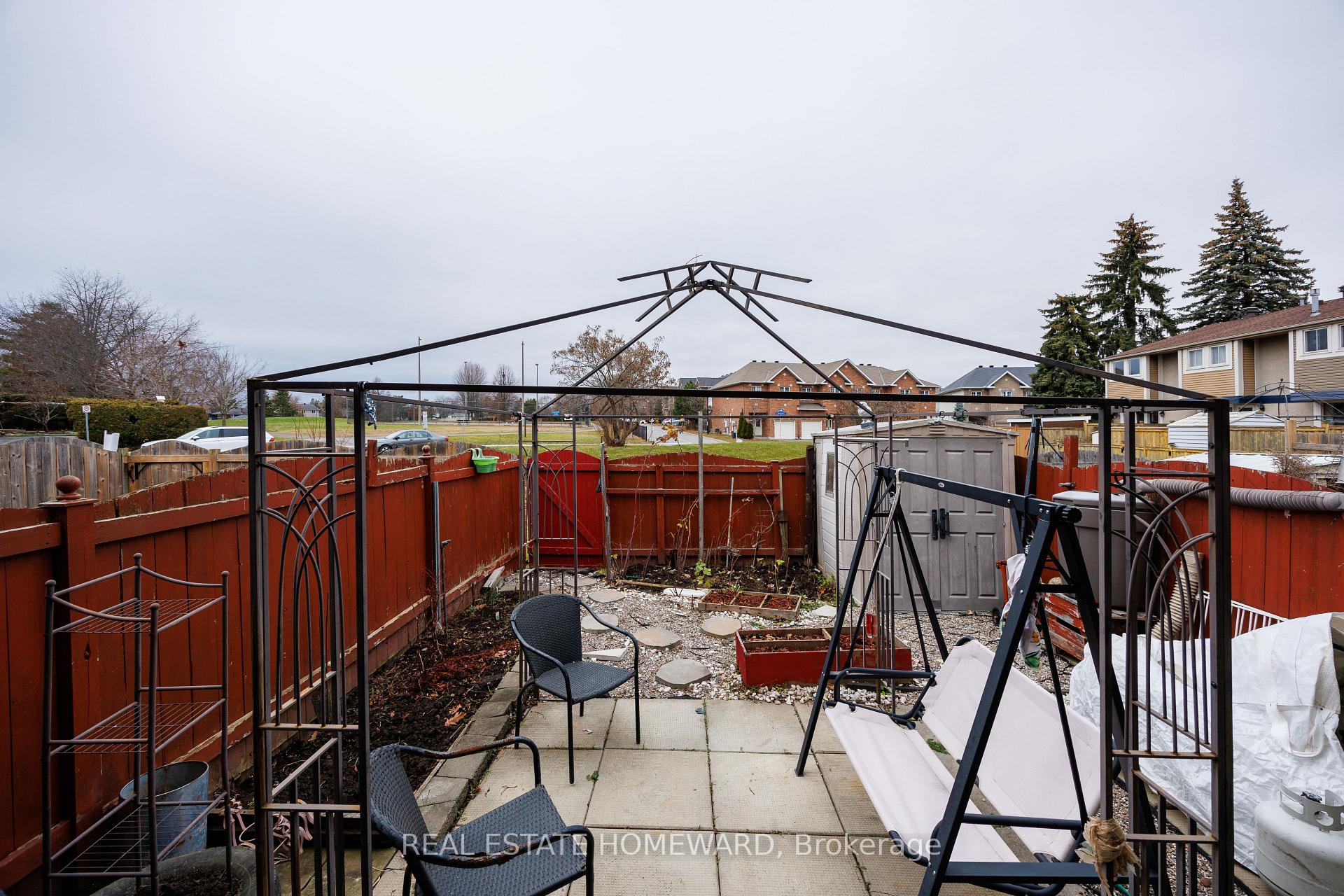 Photo 9 of 1806 Stonehenge Crescent, Ottawa, Pineview — HOMEH