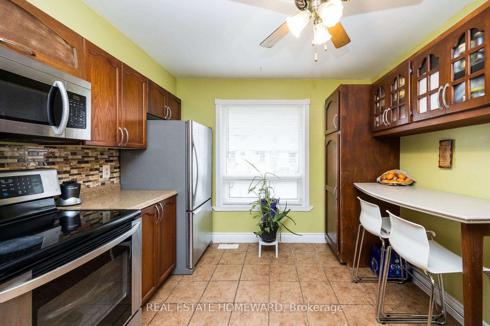 Photo 8 of 1806 Stonehenge Crescent, Ottawa, Pineview — HOMEH