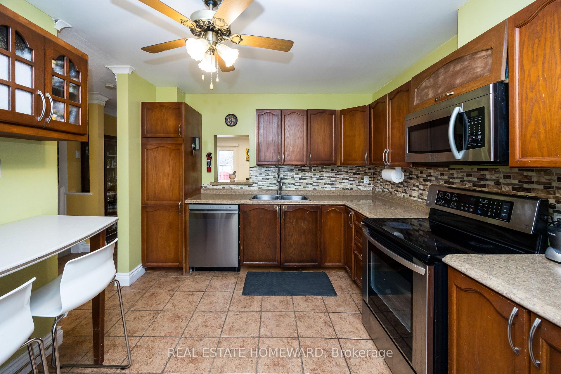 Photo 11 of 1806 Stonehenge Crescent, Ottawa, Pineview — HOMEH