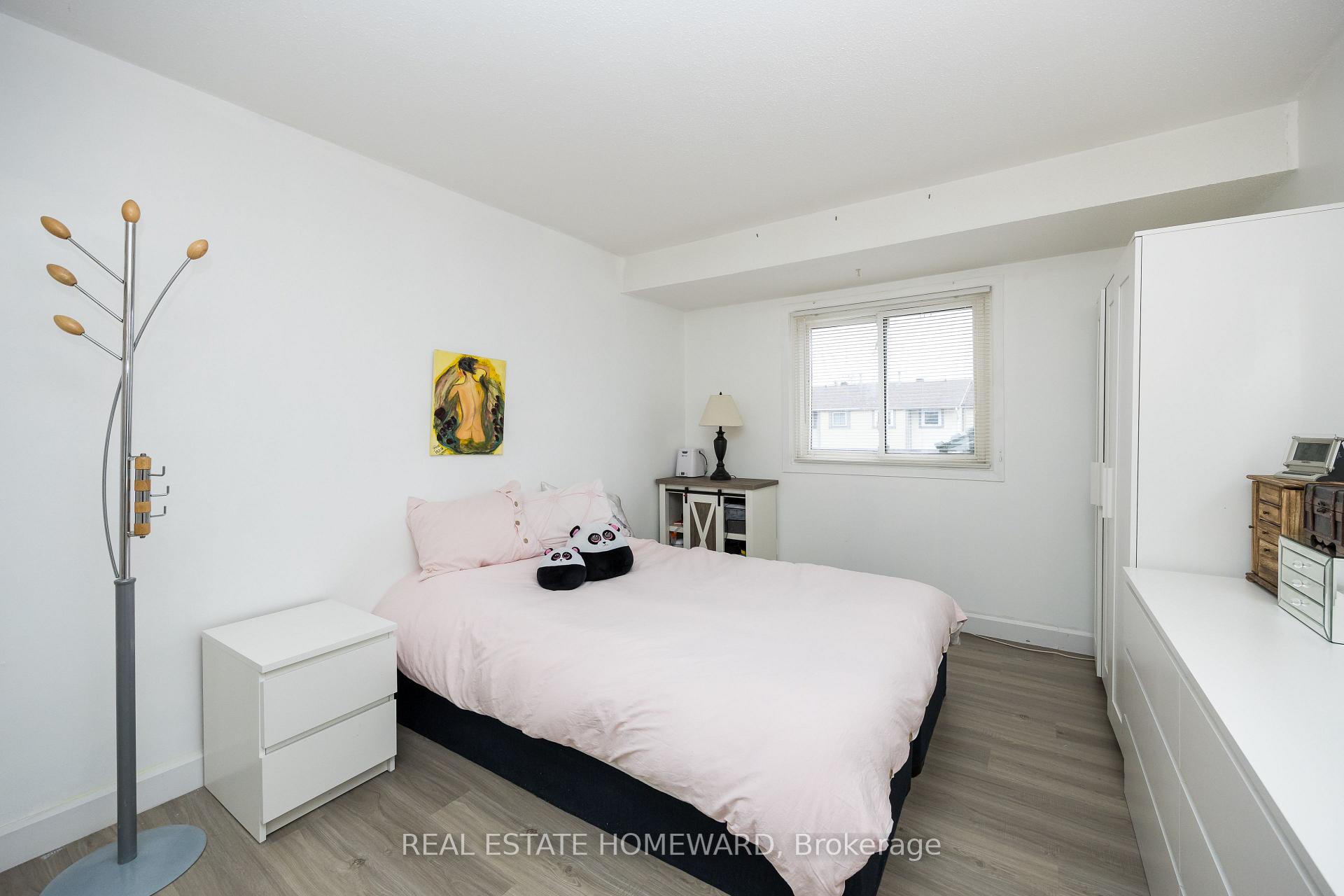 Photo 20 of 1806 Stonehenge Crescent, Ottawa, Pineview — HOMEH