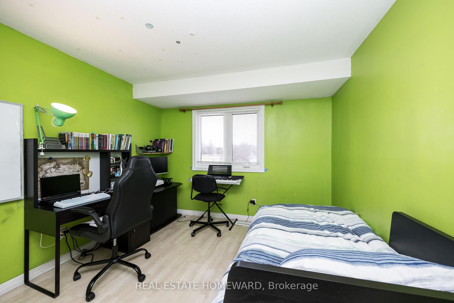 Photo 21 of 1806 Stonehenge Crescent, Ottawa, Pineview — HOMEH
