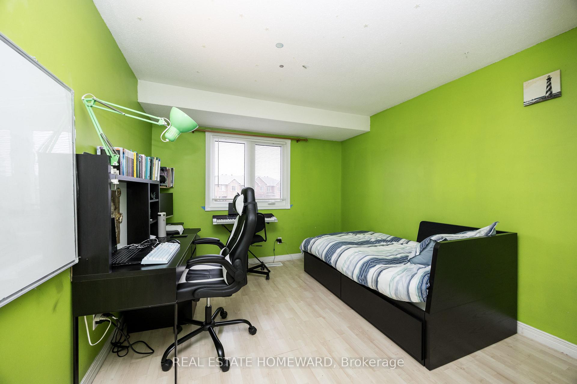 Photo 23 of 1806 Stonehenge Crescent, Ottawa, Pineview — HOMEH