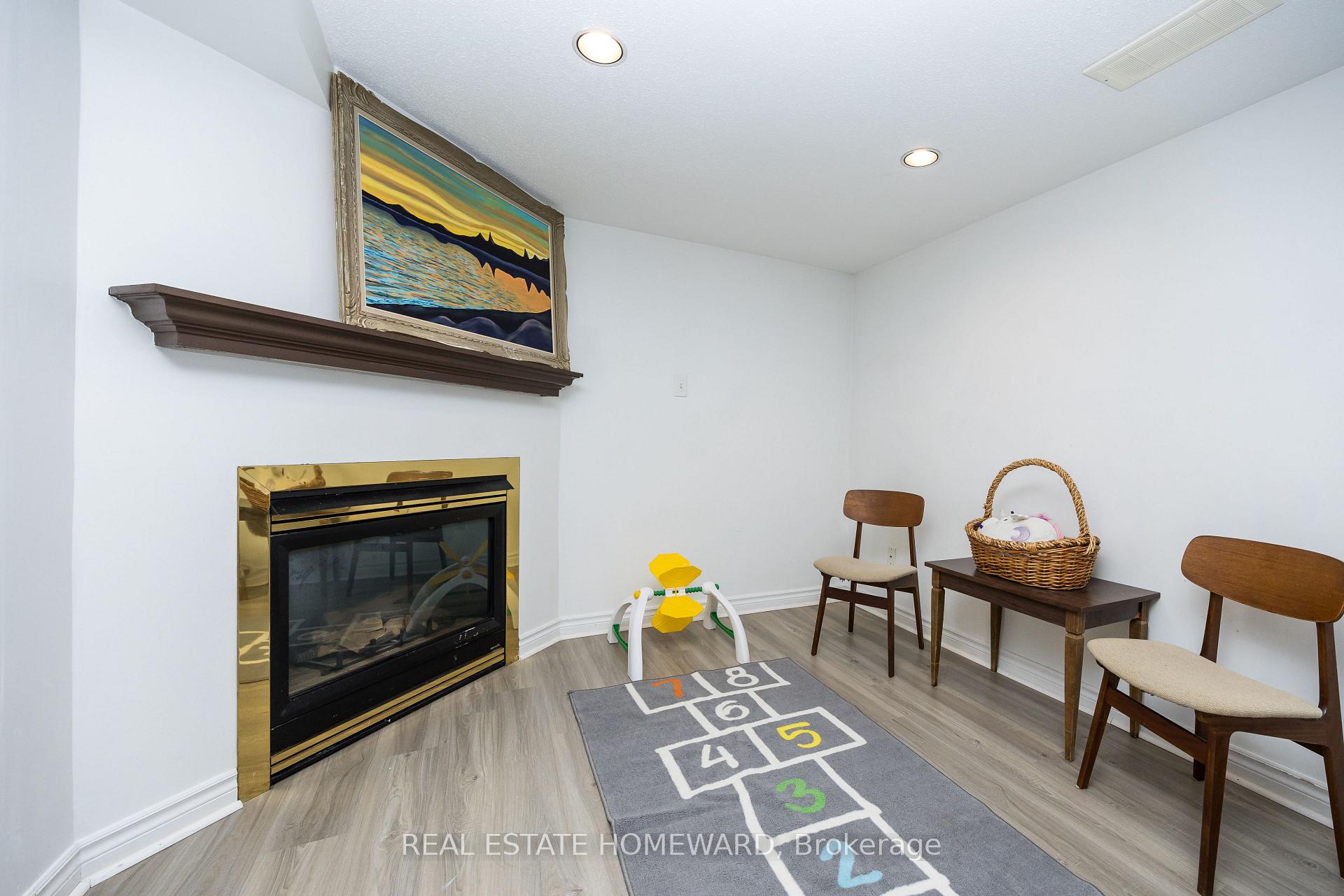 Photo 32 of 1806 Stonehenge Crescent, Ottawa, Pineview — HOMEH