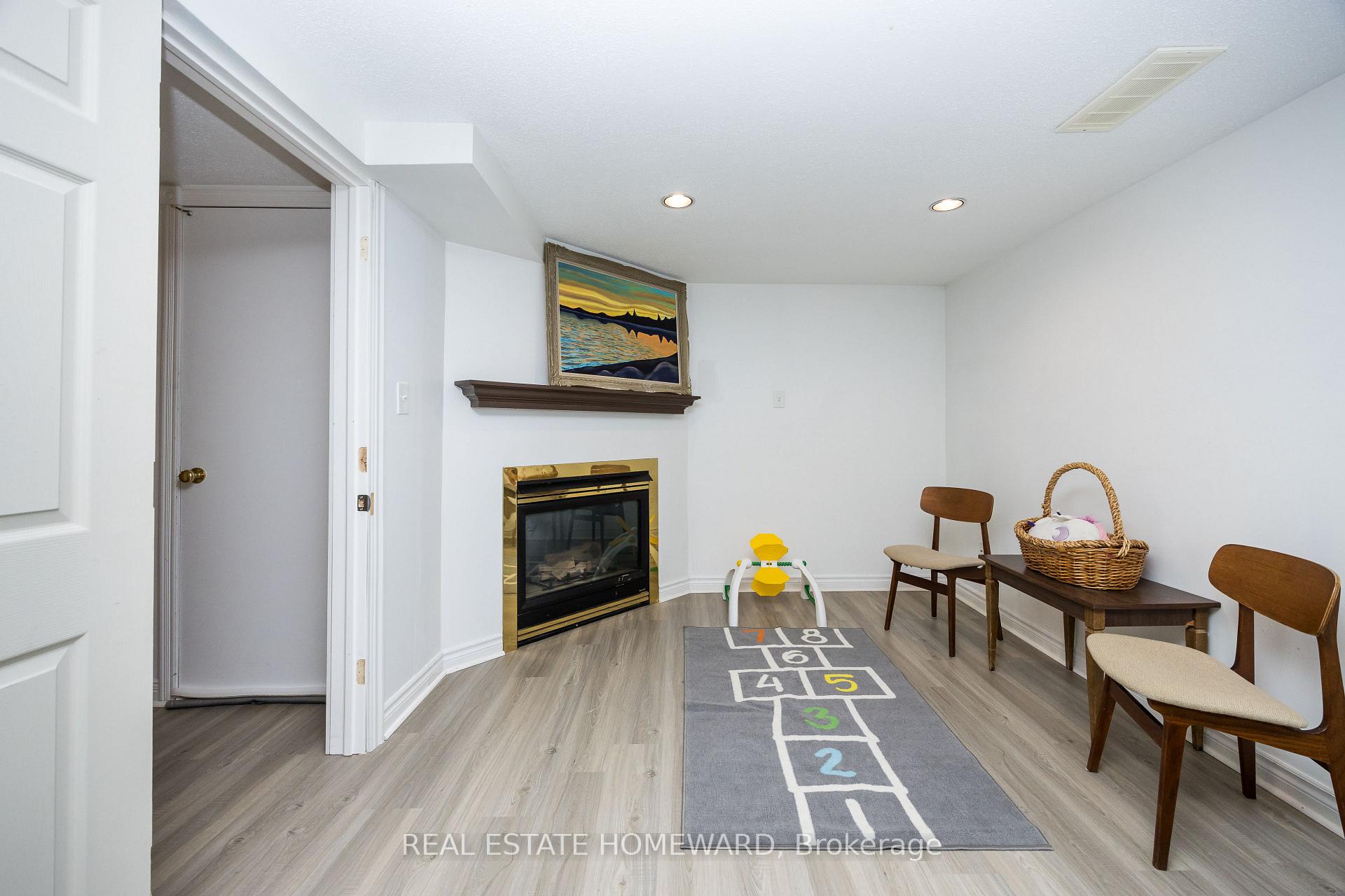 Photo 29 of 1806 Stonehenge Crescent, Ottawa, Pineview — HOMEH