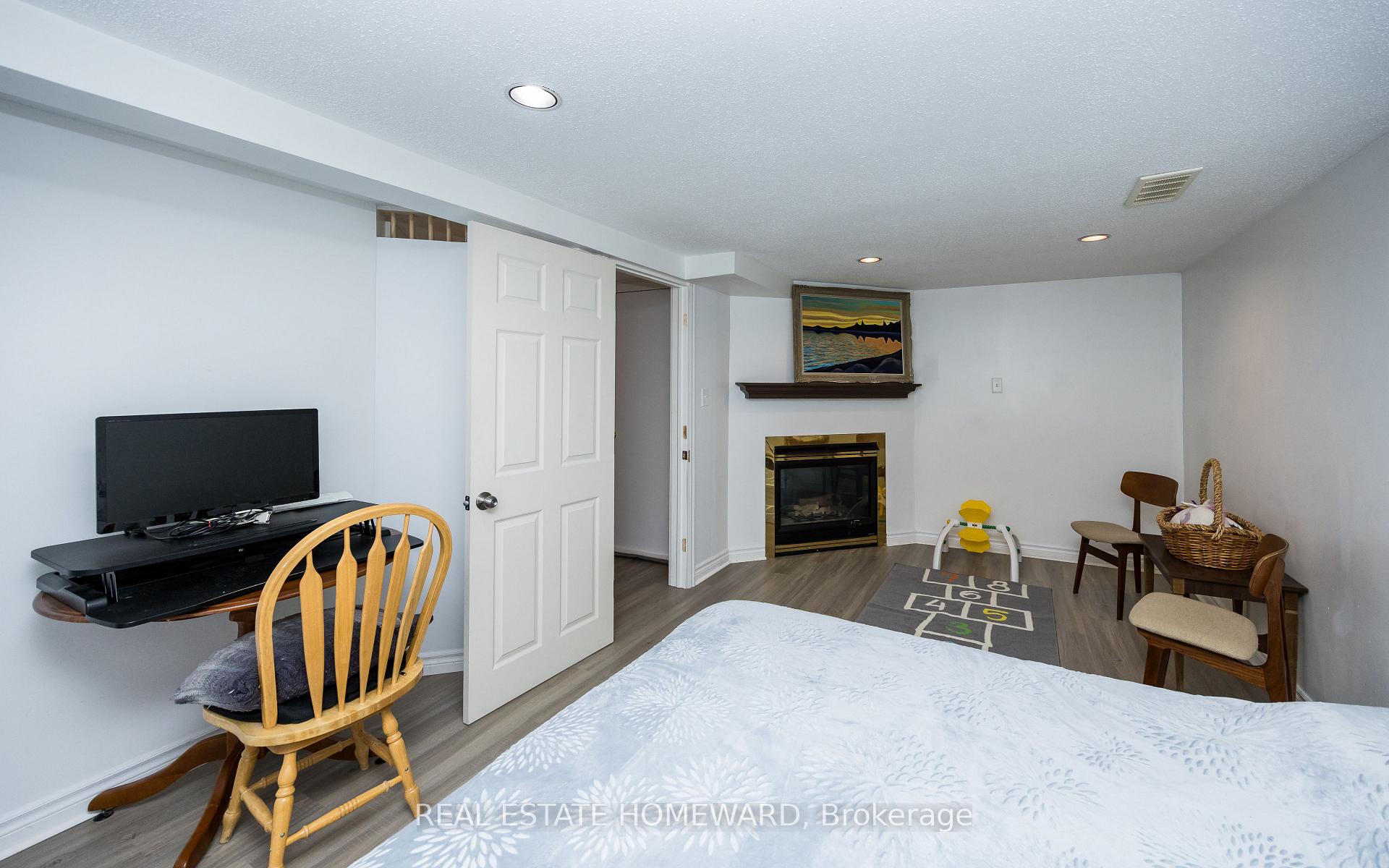 Photo 28 of 1806 Stonehenge Crescent, Ottawa, Pineview — HOMEH