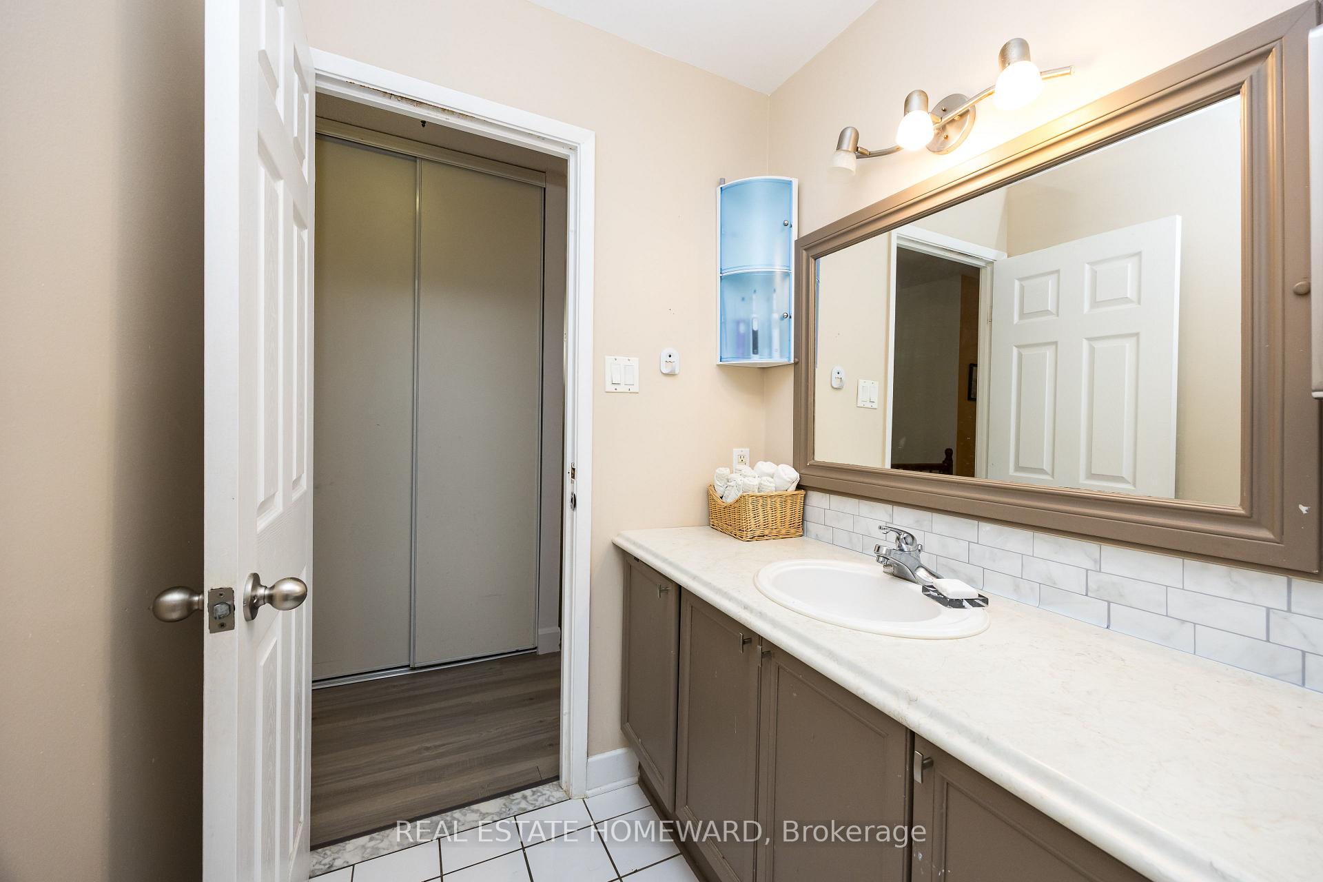 Photo 34 of 1806 Stonehenge Crescent, Ottawa, Pineview — HOMEH